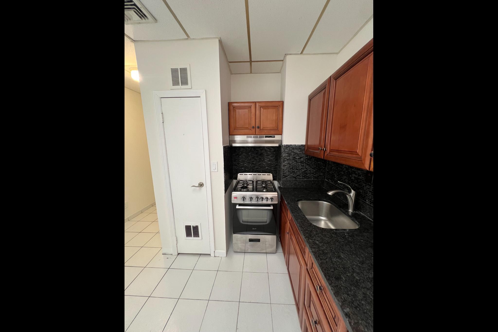 308 Maple Avenue # 1, Westbury, NY 11590