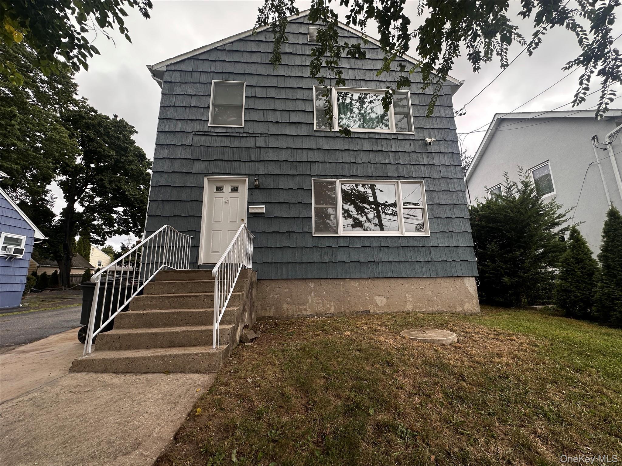 21 Elm Street, Greenvale, NY 11548