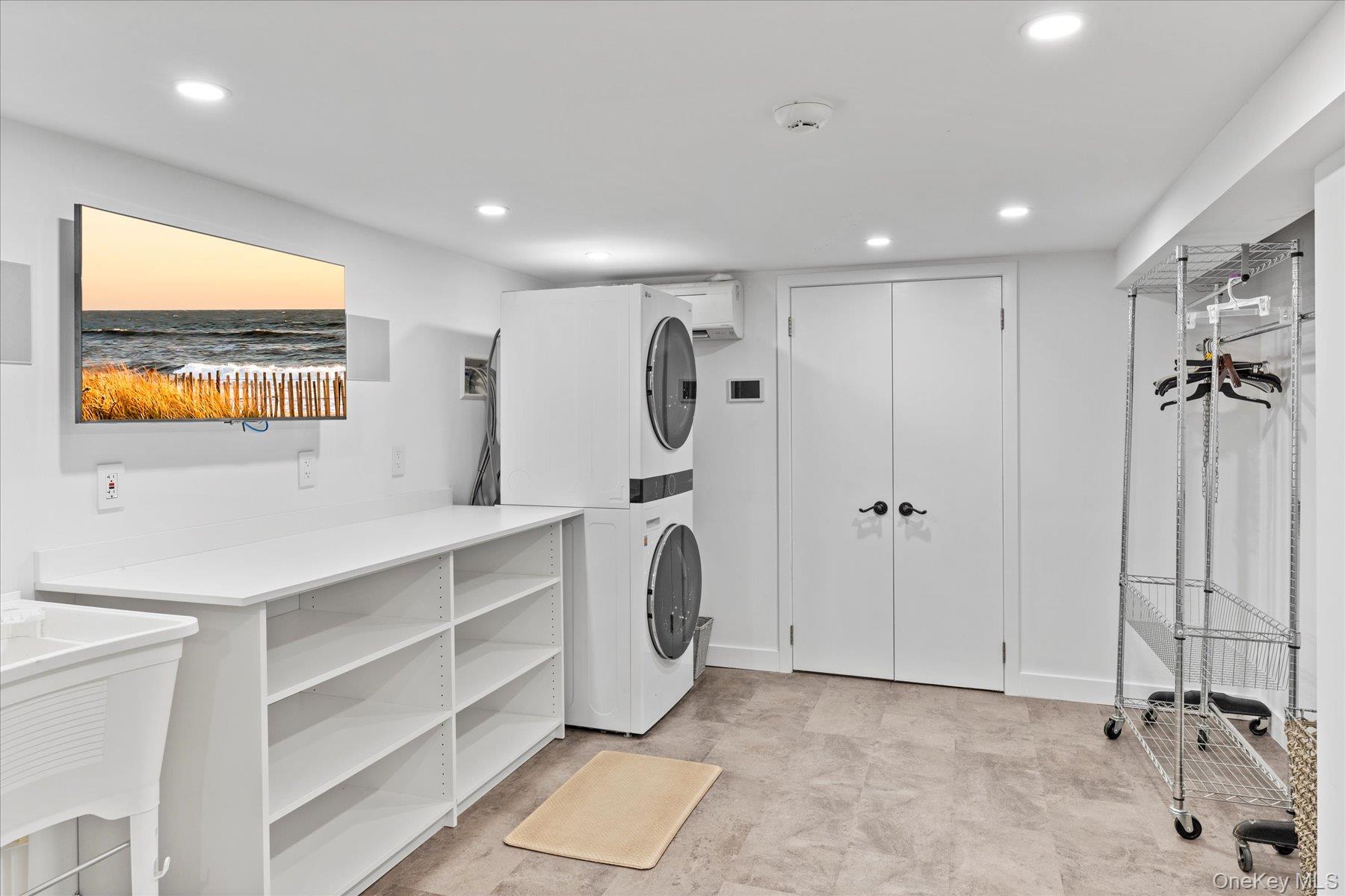 1 Dolphin Way, Riverhead, NY 11901