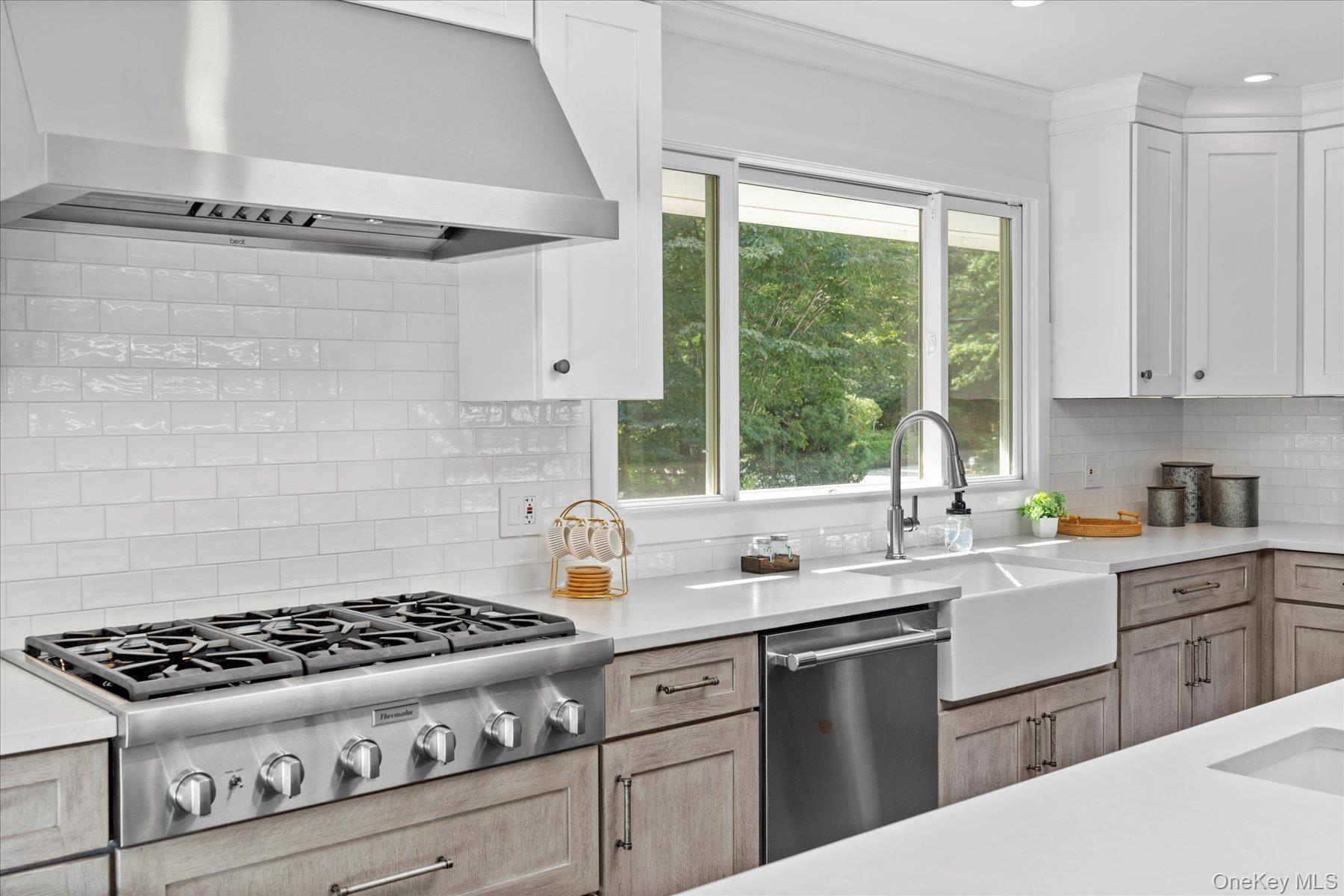 1 Dolphin Way, Riverhead, NY 11901