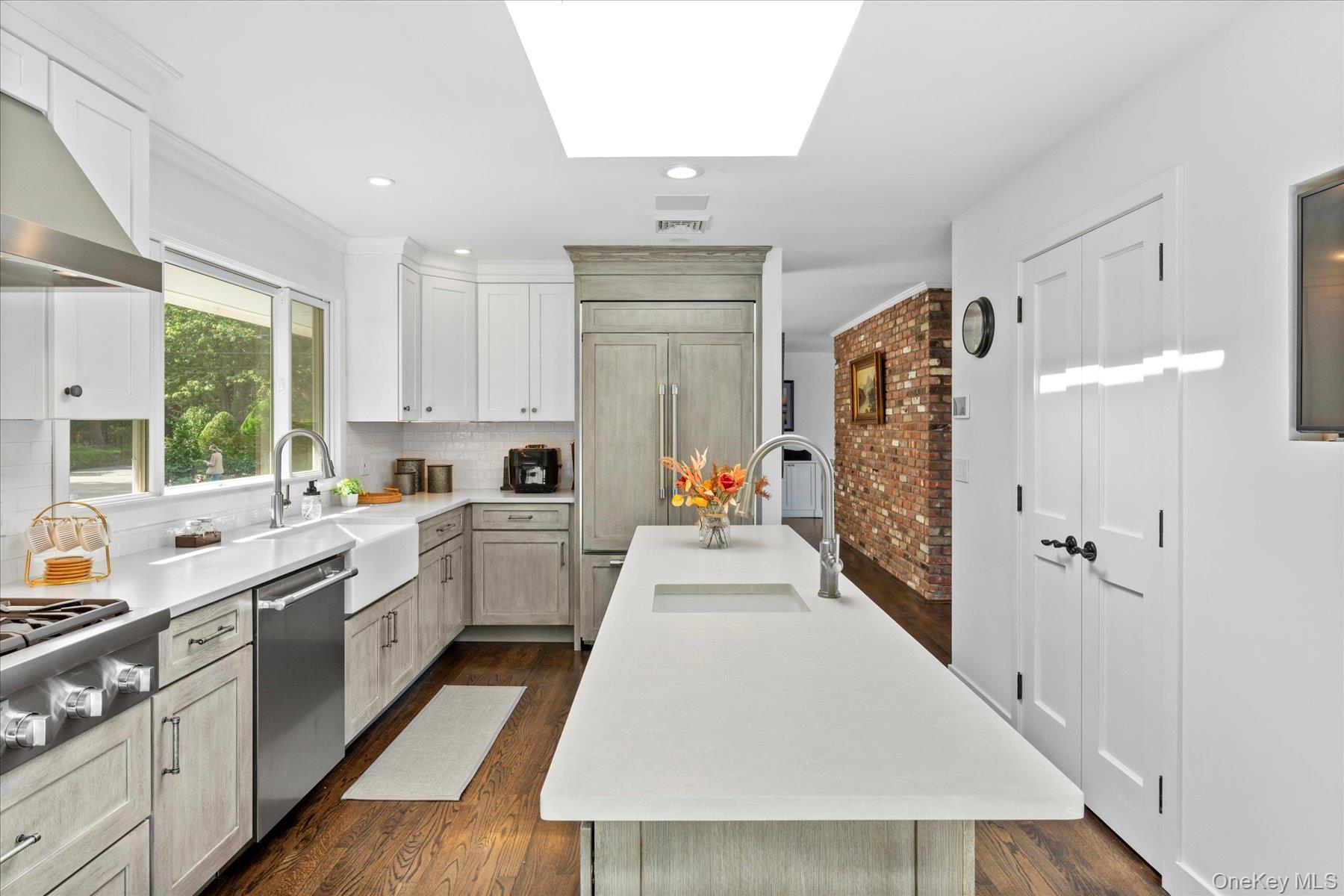 1 Dolphin Way, Riverhead, NY 11901