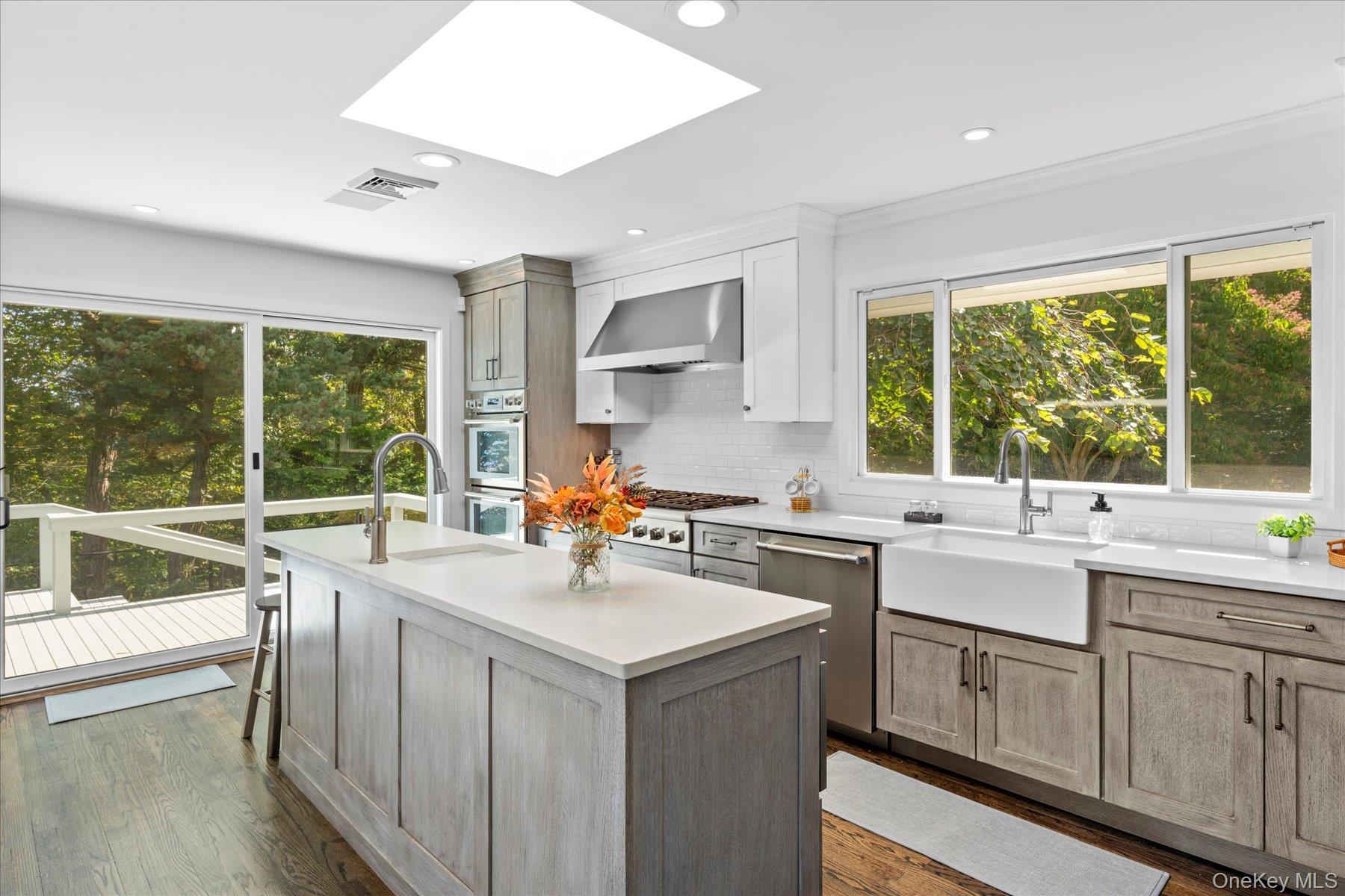 1 Dolphin Way, Riverhead, NY 11901