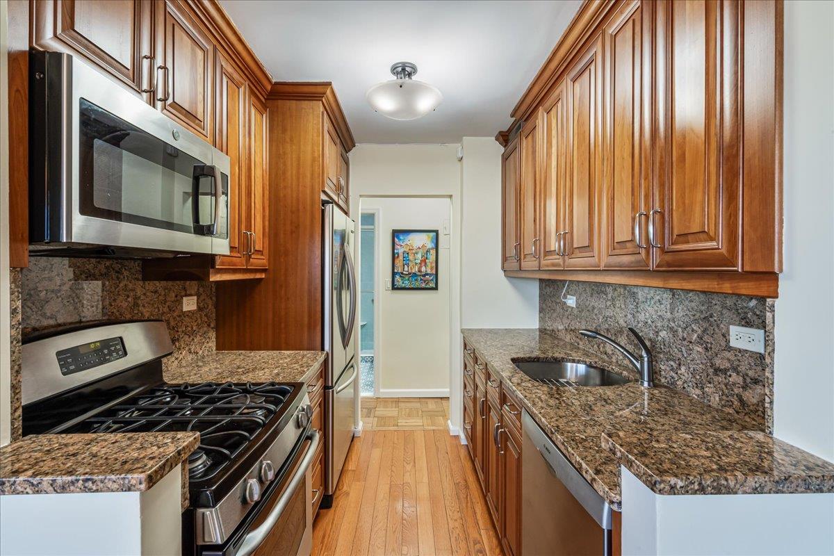 17-85 215th Street # 10E, Bayside, NY 11360