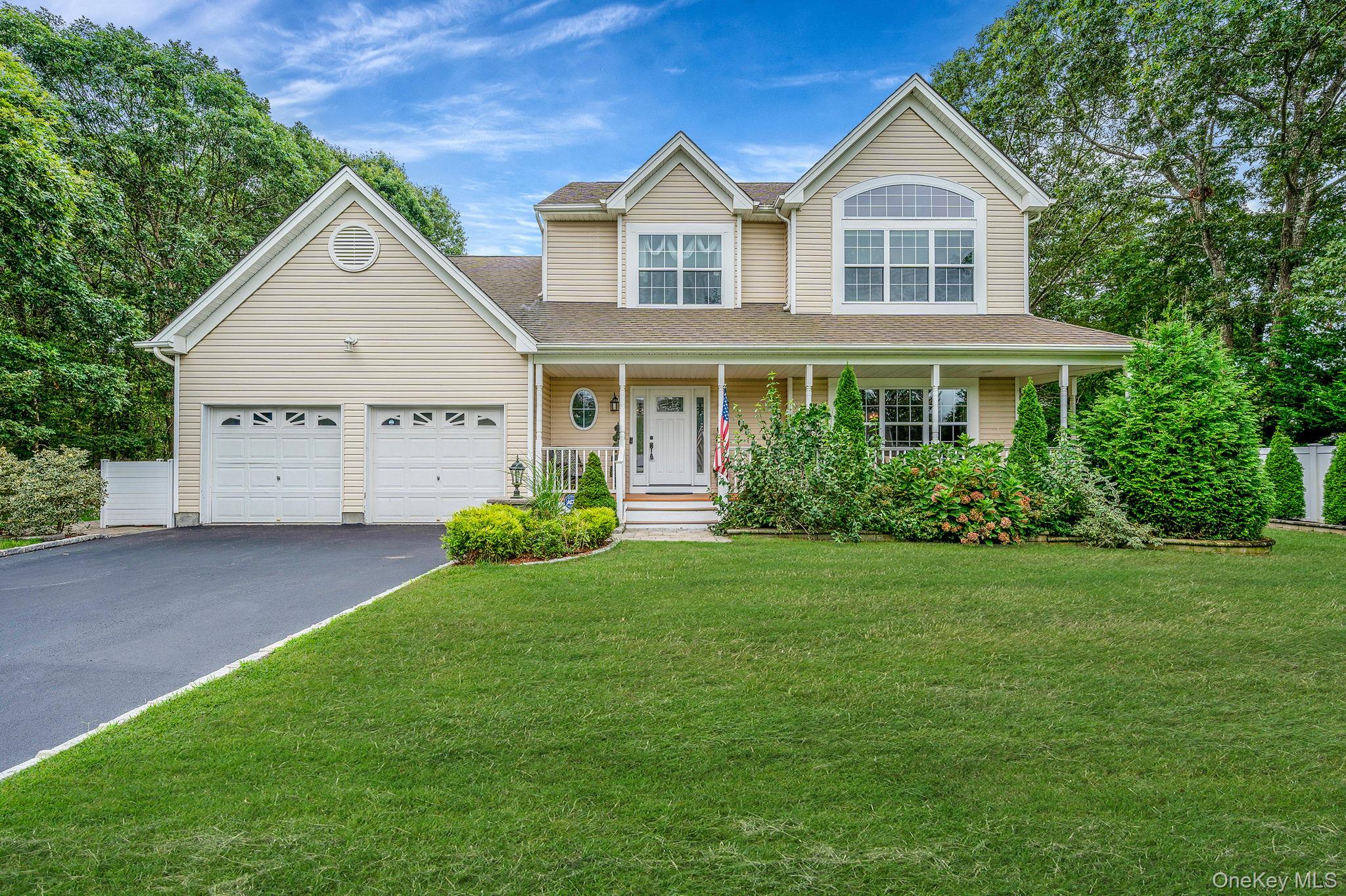 4 Dixon Street, Yaphank, NY 11980
