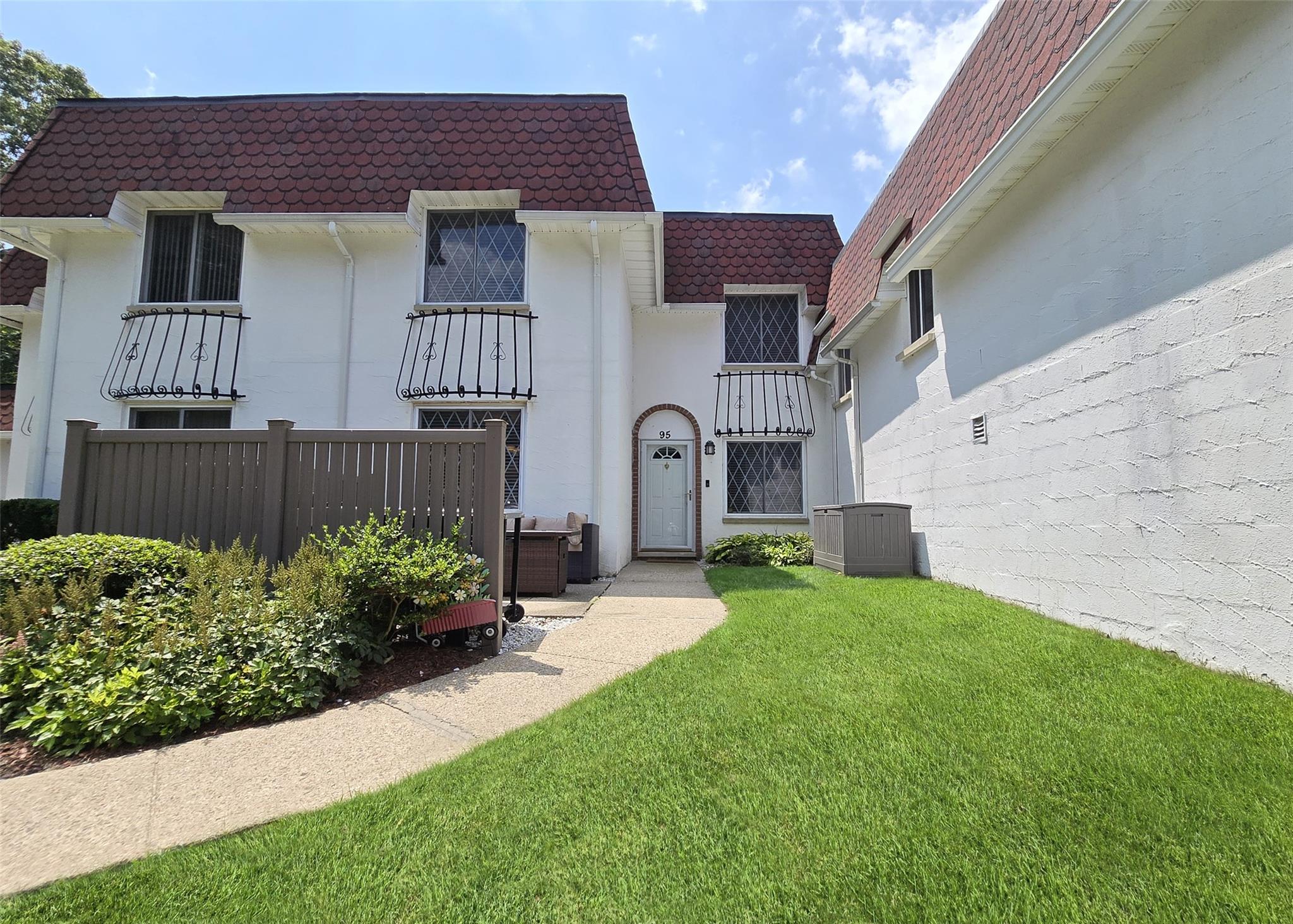 95 Skyline Drive, Coram, NY 11727