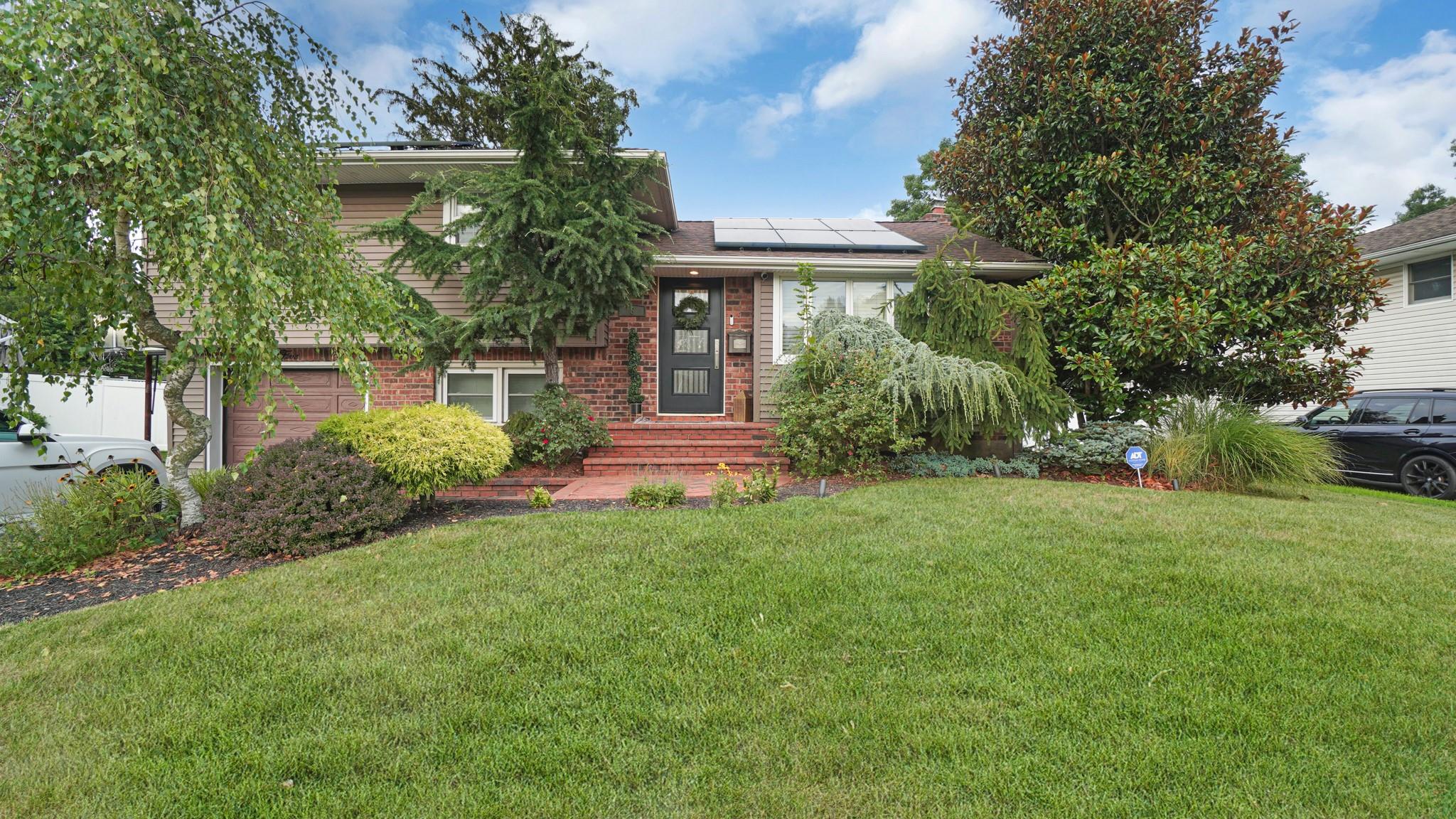 5 Crabapple Lane, Commack, NY 11725