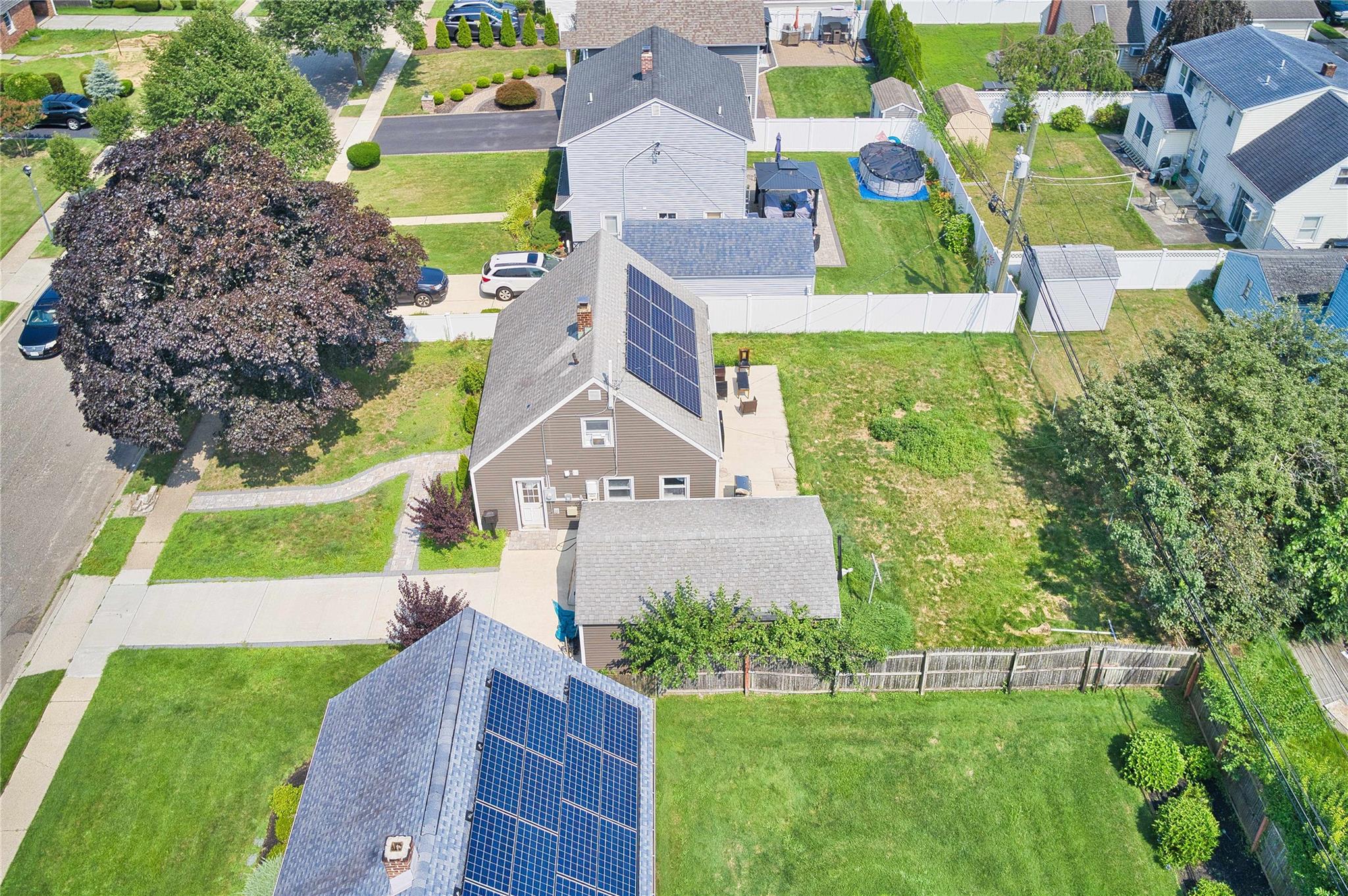 14 Glade Lane, Levittown, NY 11756