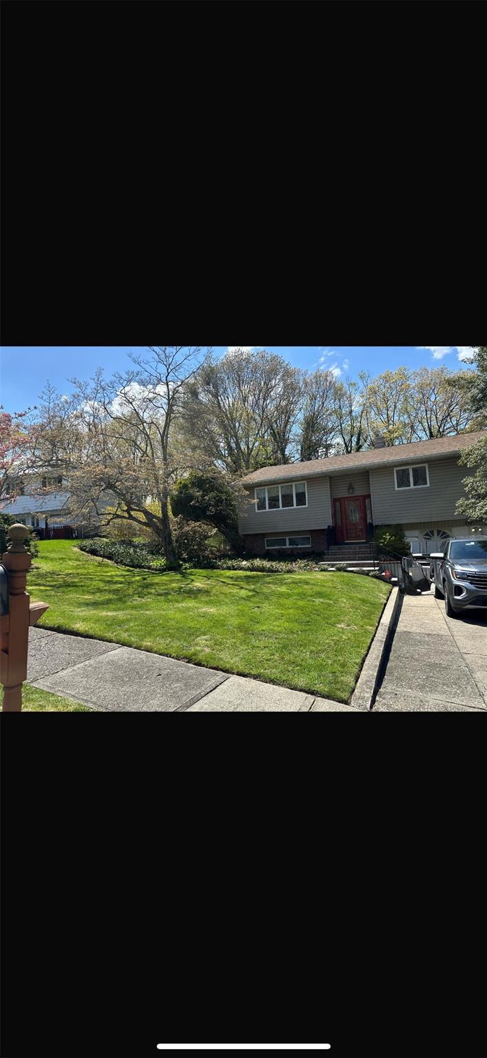 18 Greenwich Road, Smithtown, NY 11787