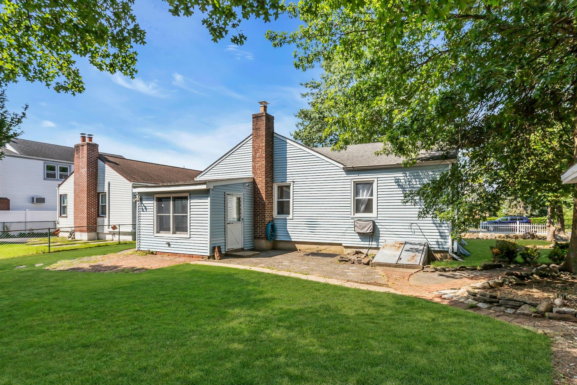 132 Gordon Avenue, Westbury, NY 11590