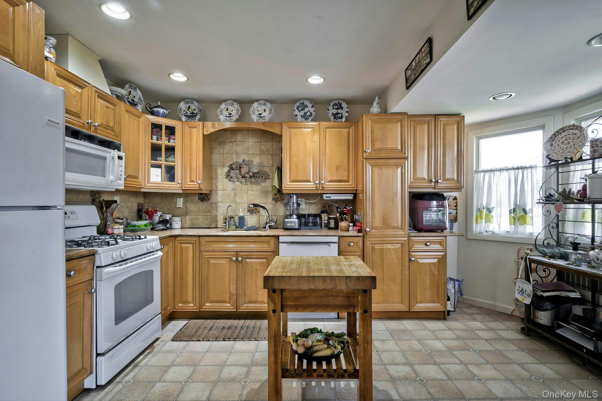 3895 Green Place, Bethpage, NY 11714