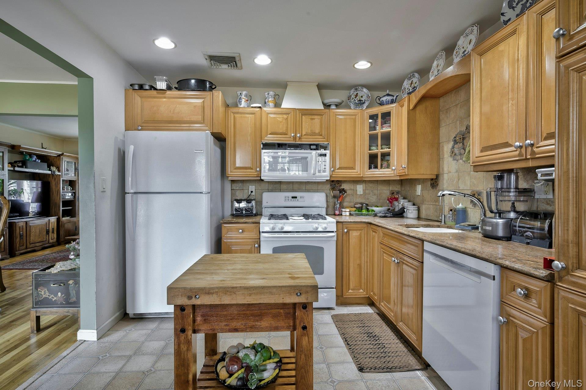 3895 Green Place, Bethpage, NY 11714