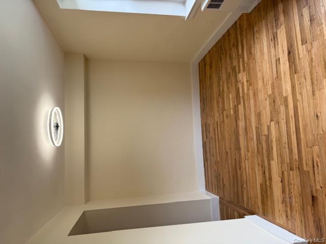 250 W Merrick Road # 2R, Freeport, NY 11520