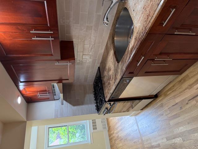 250 W Merrick Road # 2R, Freeport, NY 11520