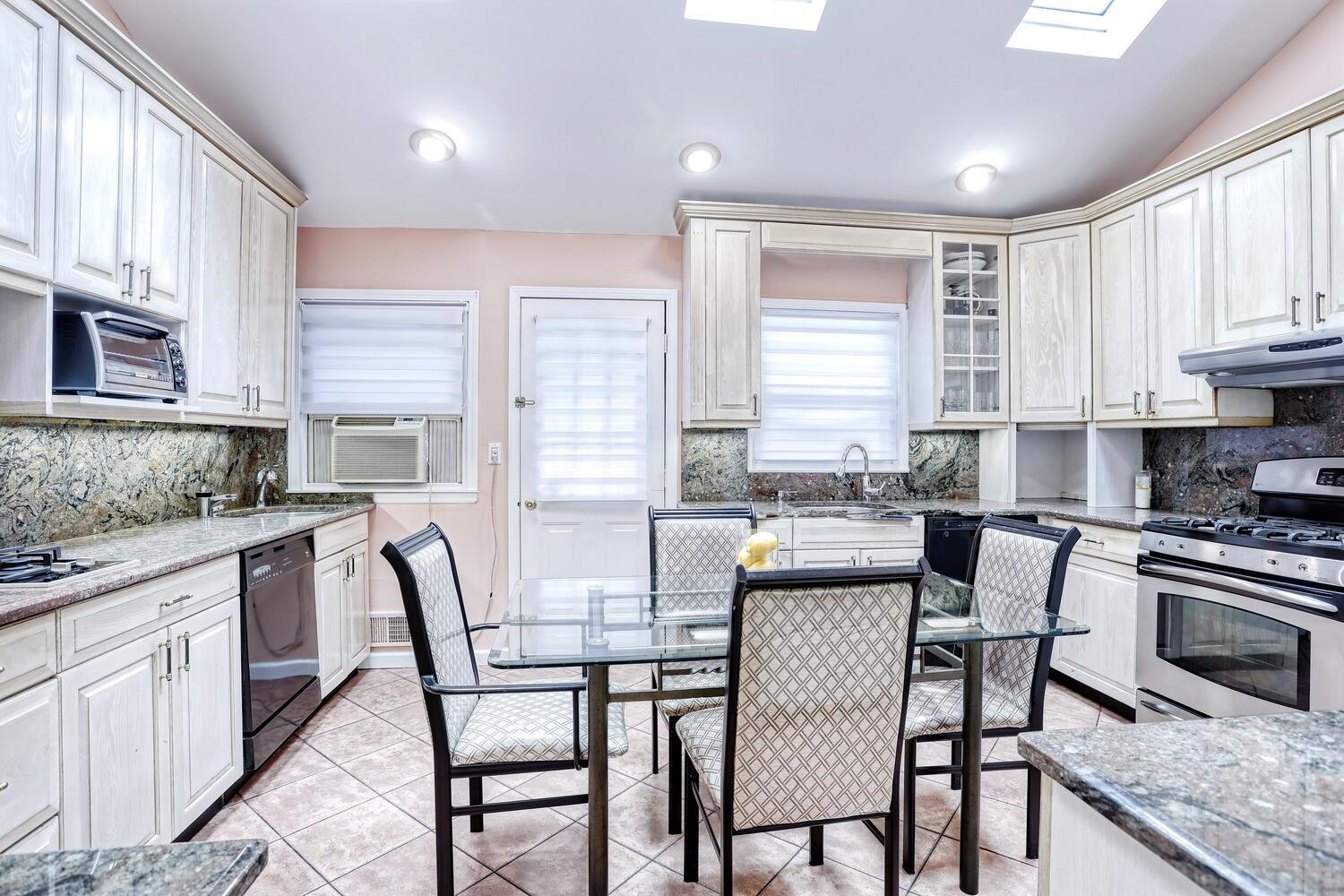 84 College Road, Monsey, NY 10952