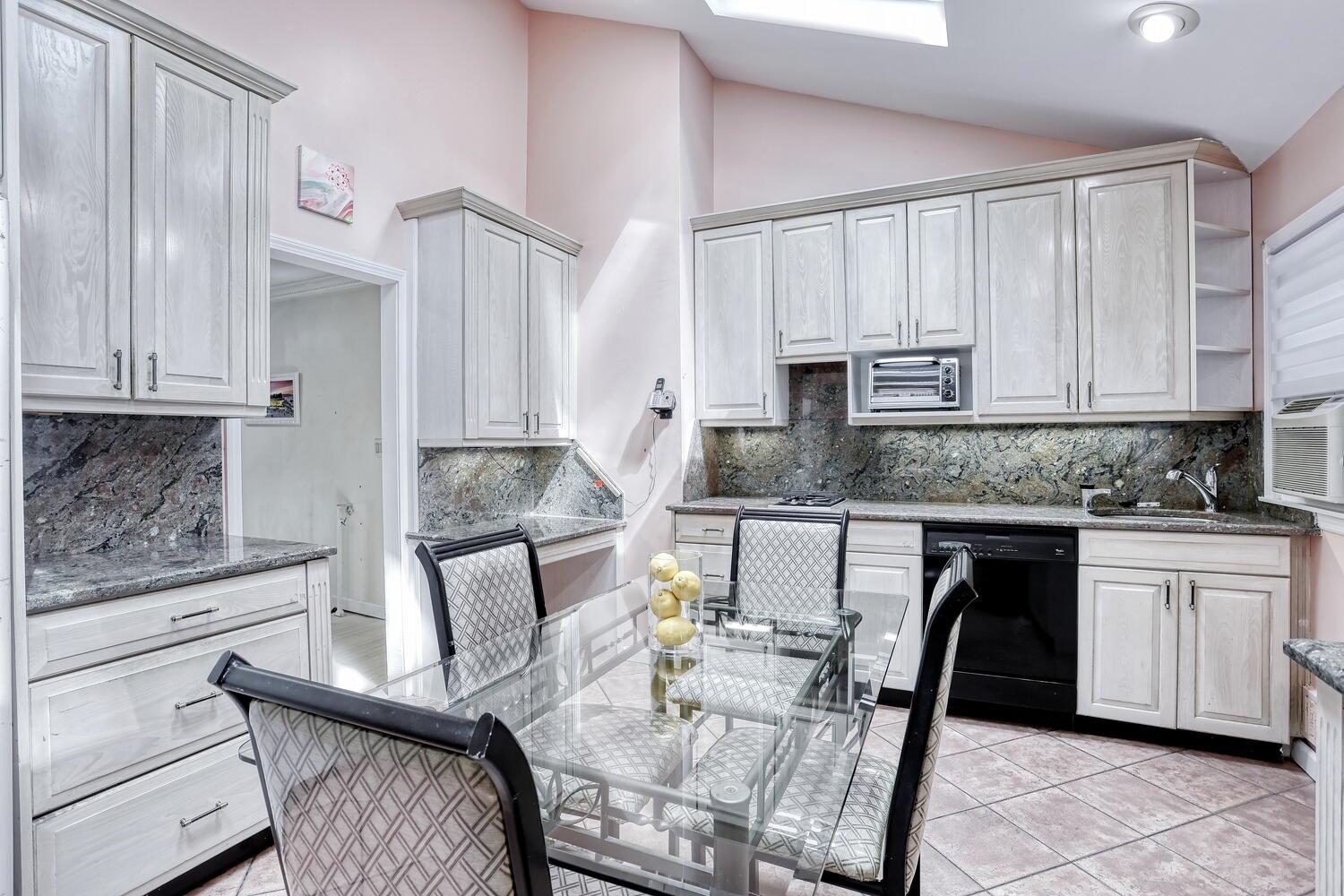 84 College Road, Monsey, NY 10952