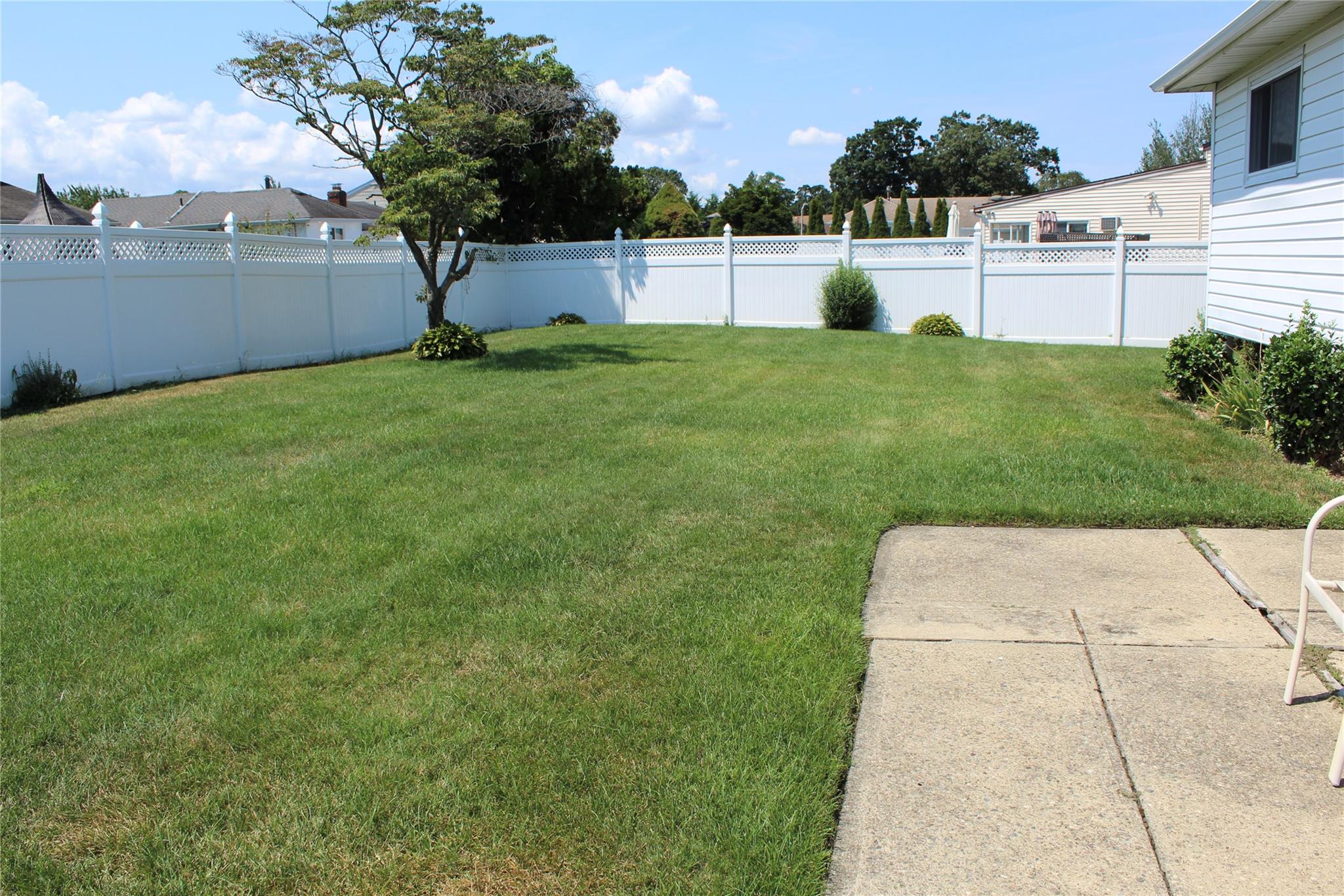 6 Winter Lane, Amityville, NY 11701