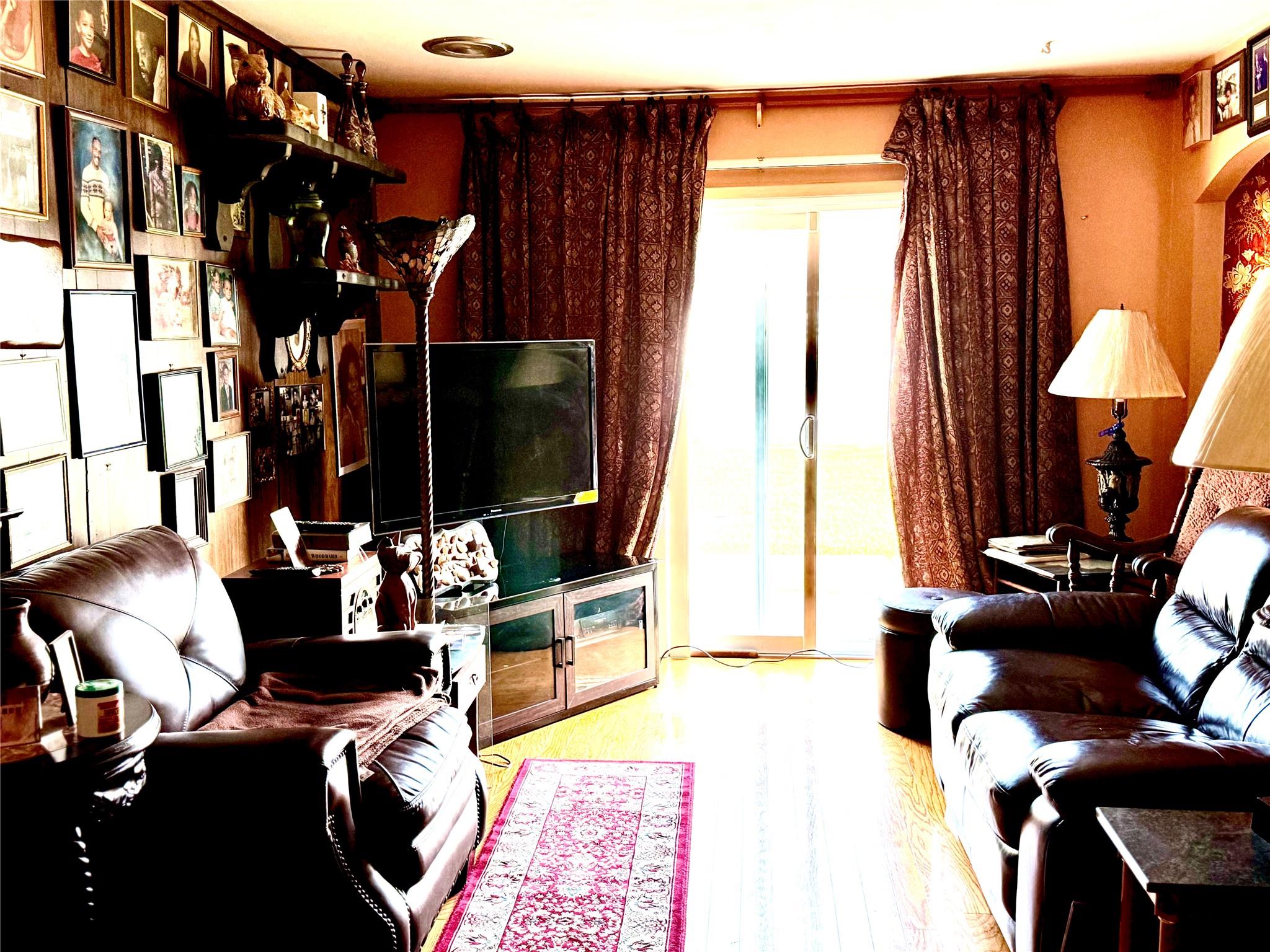 6 Winter Lane, Amityville, NY 11701