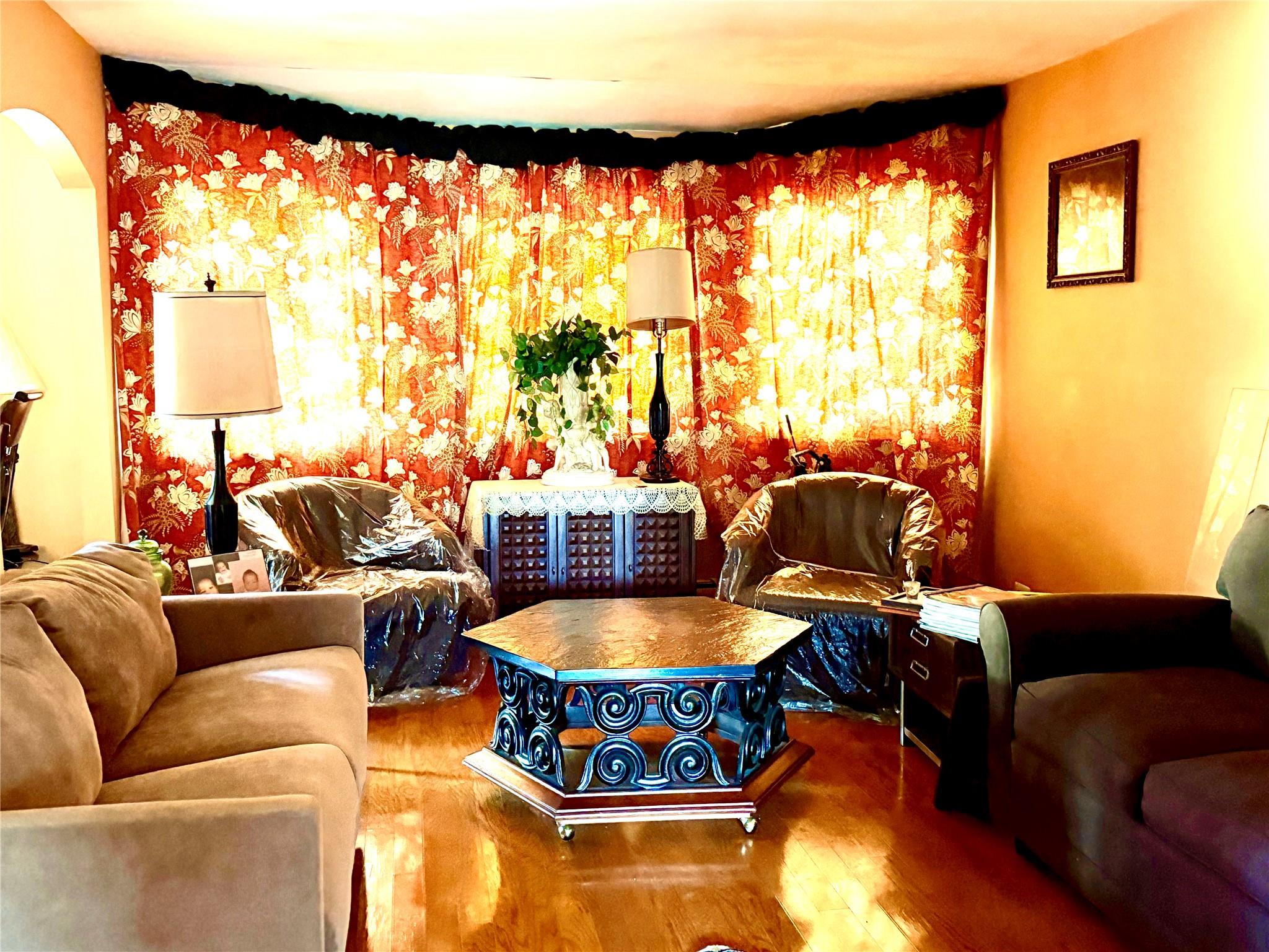 6 Winter Lane, Amityville, NY 11701