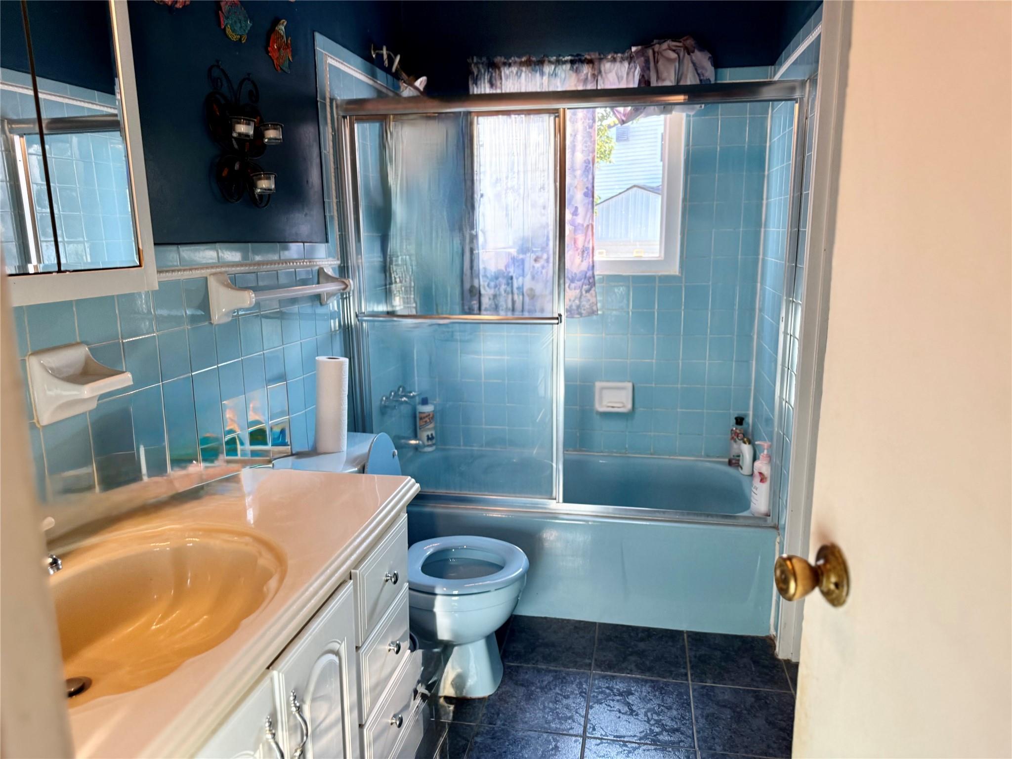 6 Winter Lane, Amityville, NY 11701