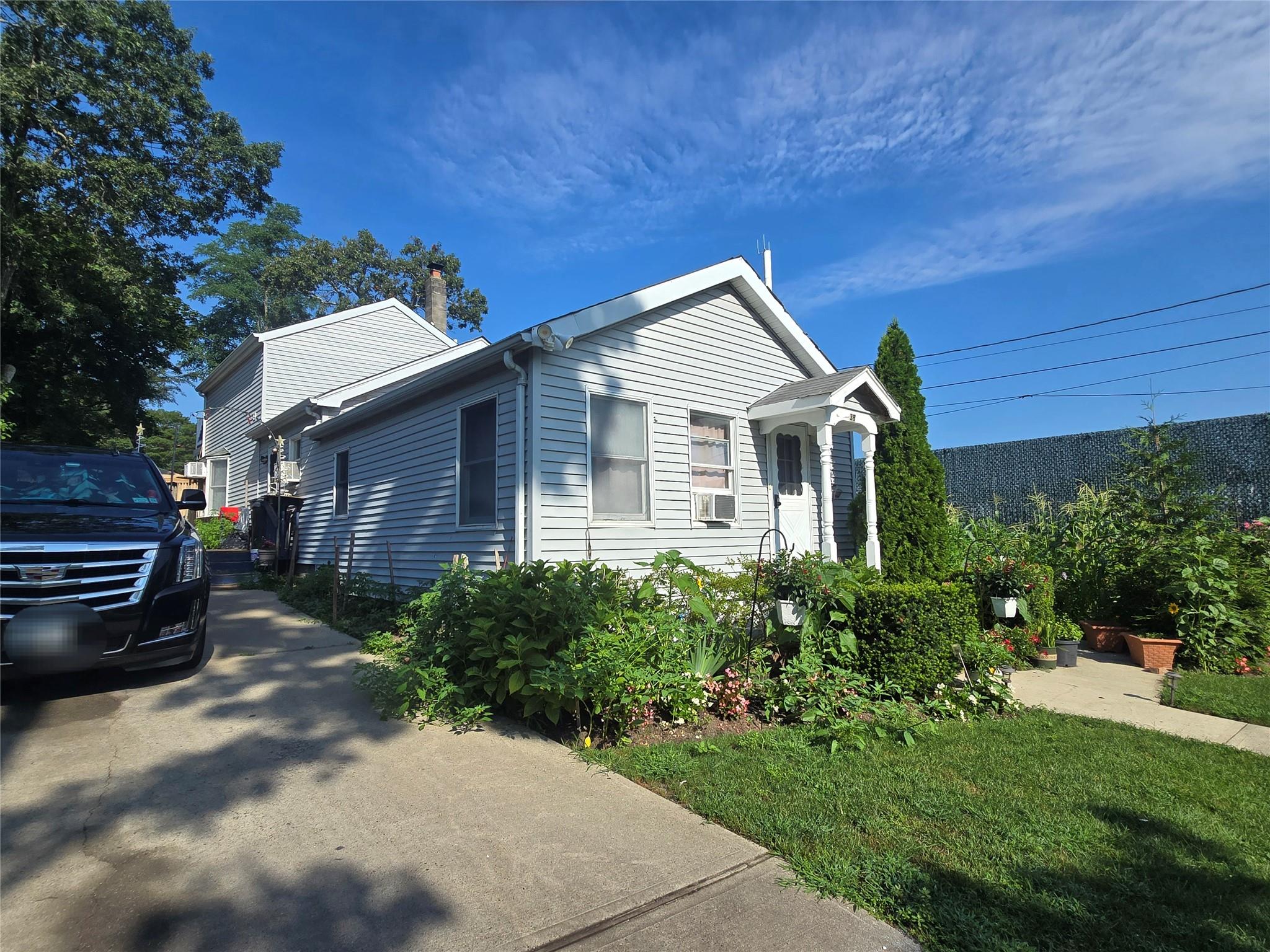 38 Woodmont Place, Farmingville, NY 11738