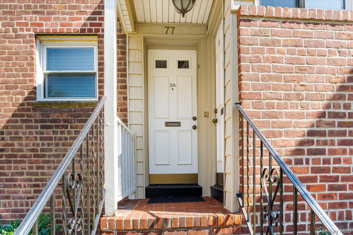 77 Edwards Street # 2A, Roslyn Heights, NY 11577
