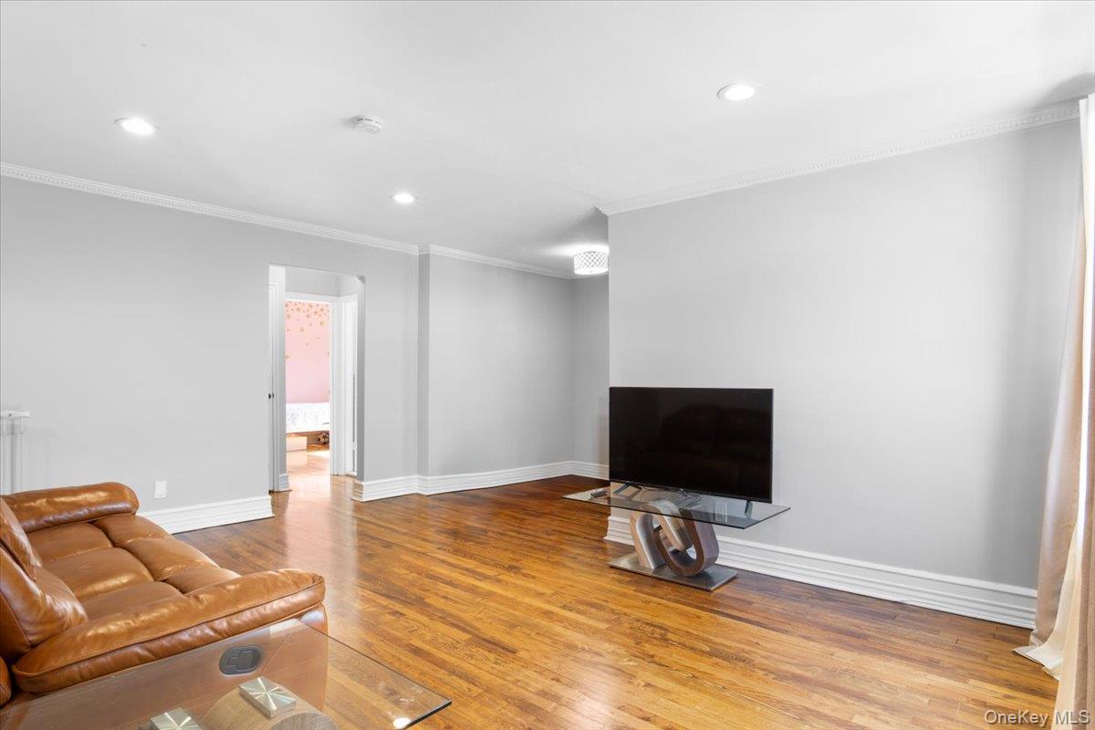 77 Edwards Street # 2A, Roslyn Heights, NY 11577