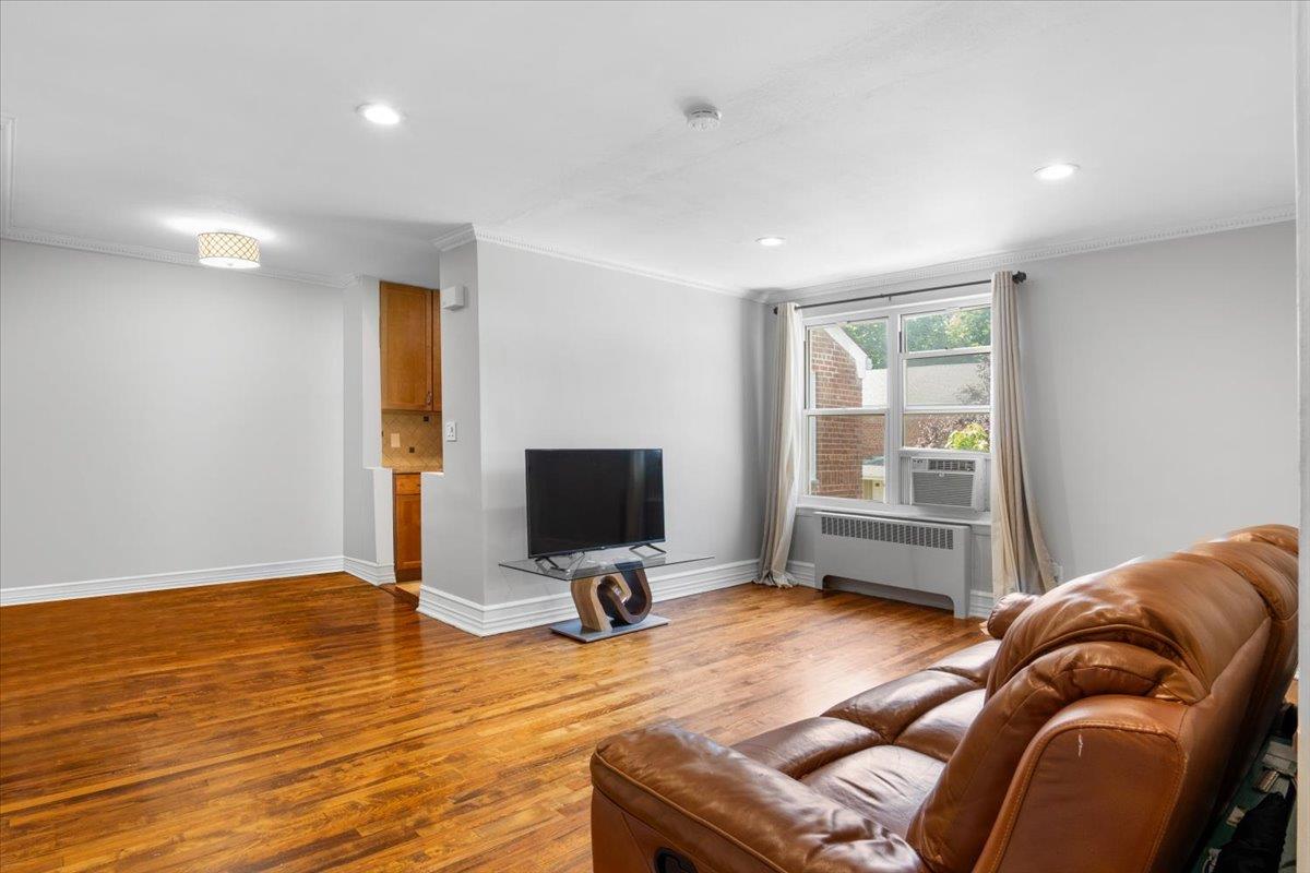 77 Edwards Street # 2A, Roslyn Heights, NY 11577