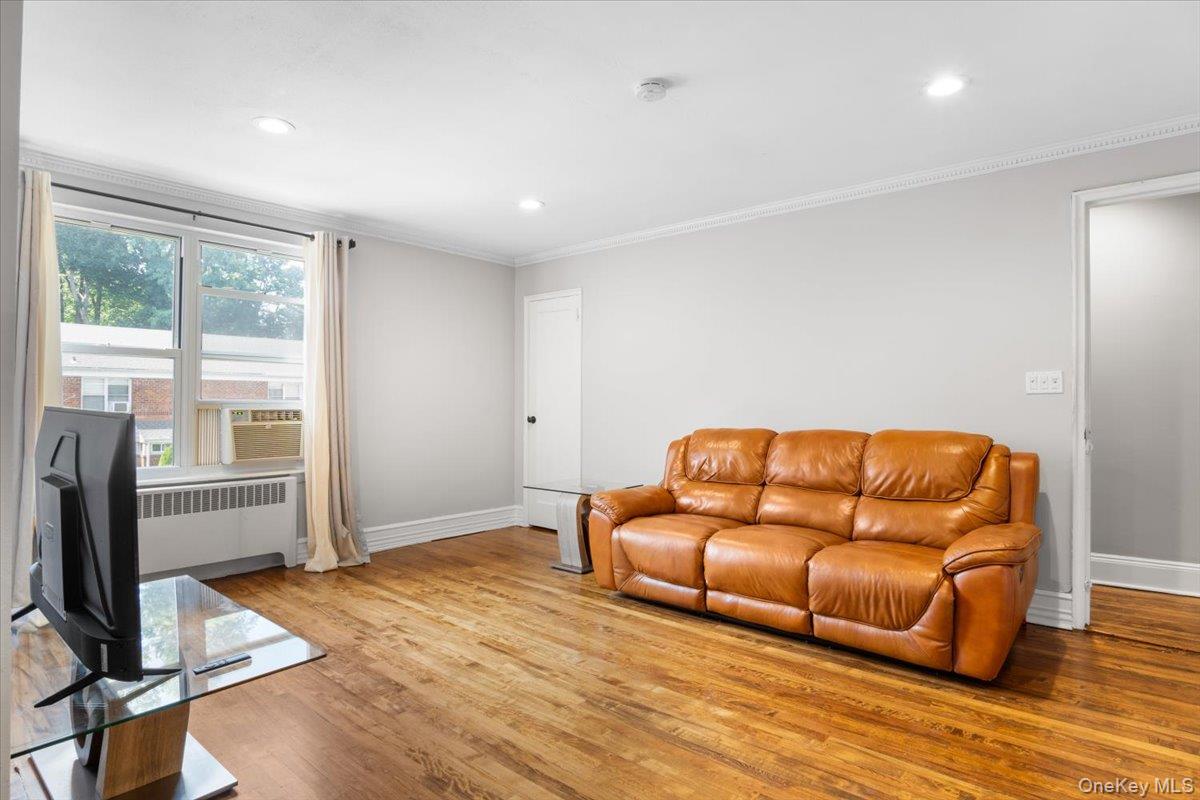 77 Edwards Street # 2A, Roslyn Heights, NY 11577