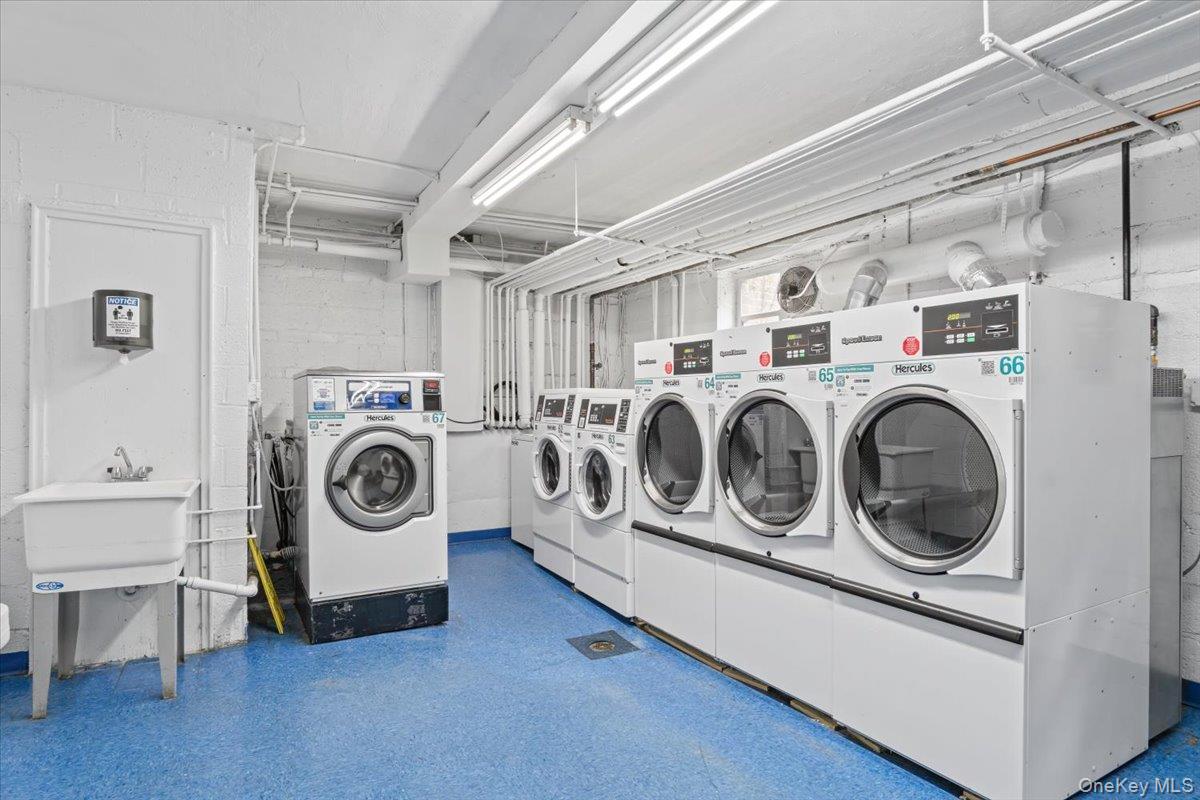 77 Edwards Street # 2A, Roslyn Heights, NY 11577