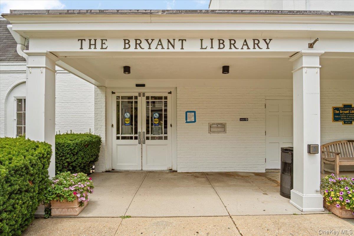 77 Edwards Street # 2A, Roslyn Heights, NY 11577