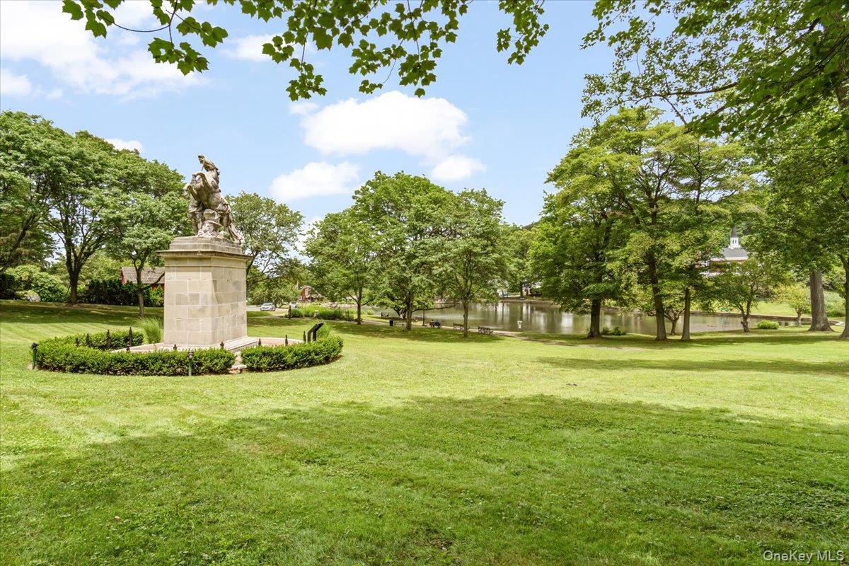 77 Edwards Street # 2A, Roslyn Heights, NY 11577