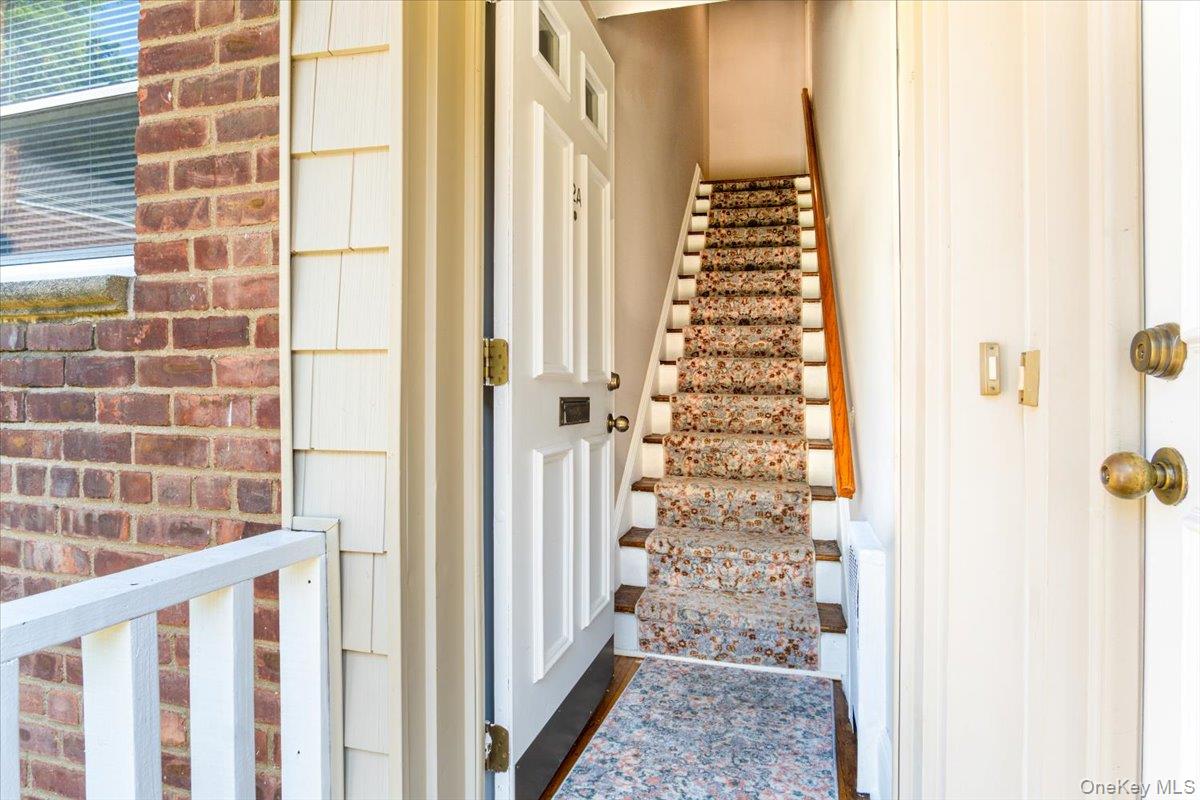 77 Edwards Street # 2A, Roslyn Heights, NY 11577