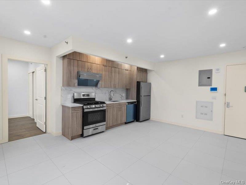 124-28 Queens Blvd. # 9D, Kew Gardens, NY 11415