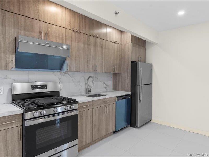 124-28 Queens Blvd. # 9D, Kew Gardens, NY 11415