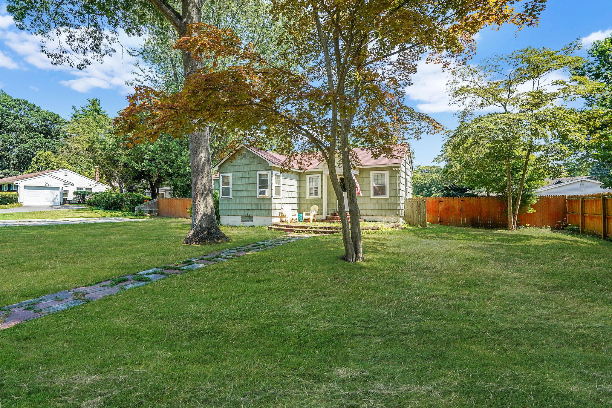 35 Oakland Avenue, Miller Place, NY 11764