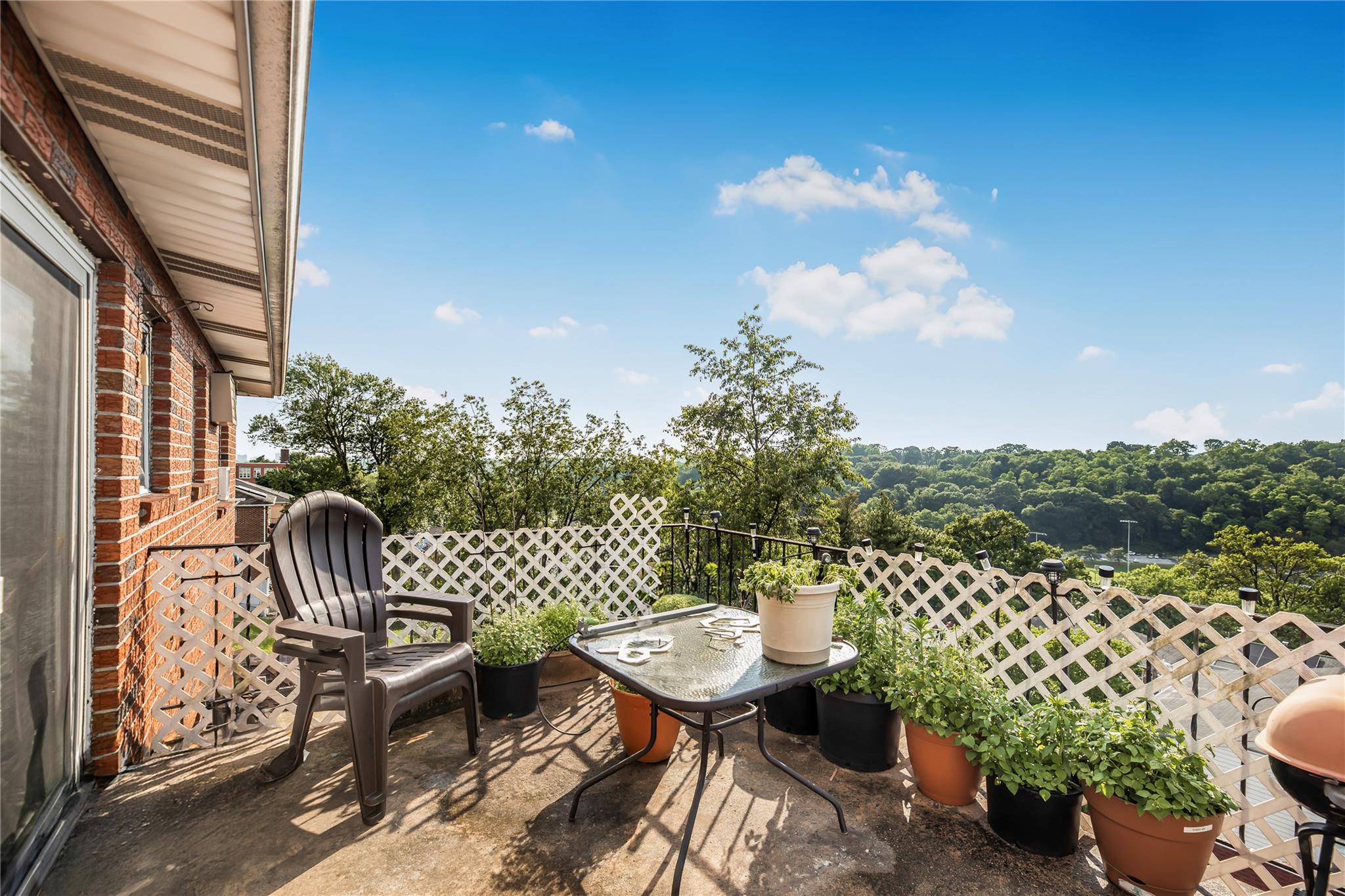 39 Dunston Avenue, Yonkers, NY 10701