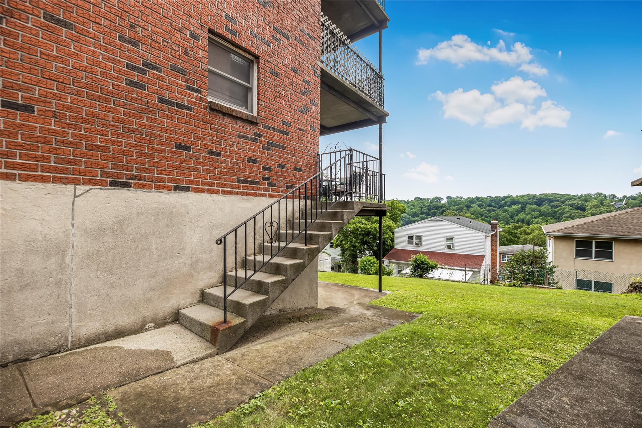 39 Dunston Avenue, Yonkers, NY 10701