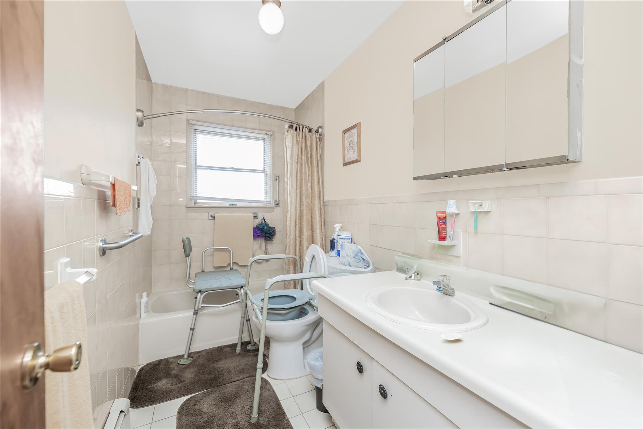 39 Dunston Avenue, Yonkers, NY 10701