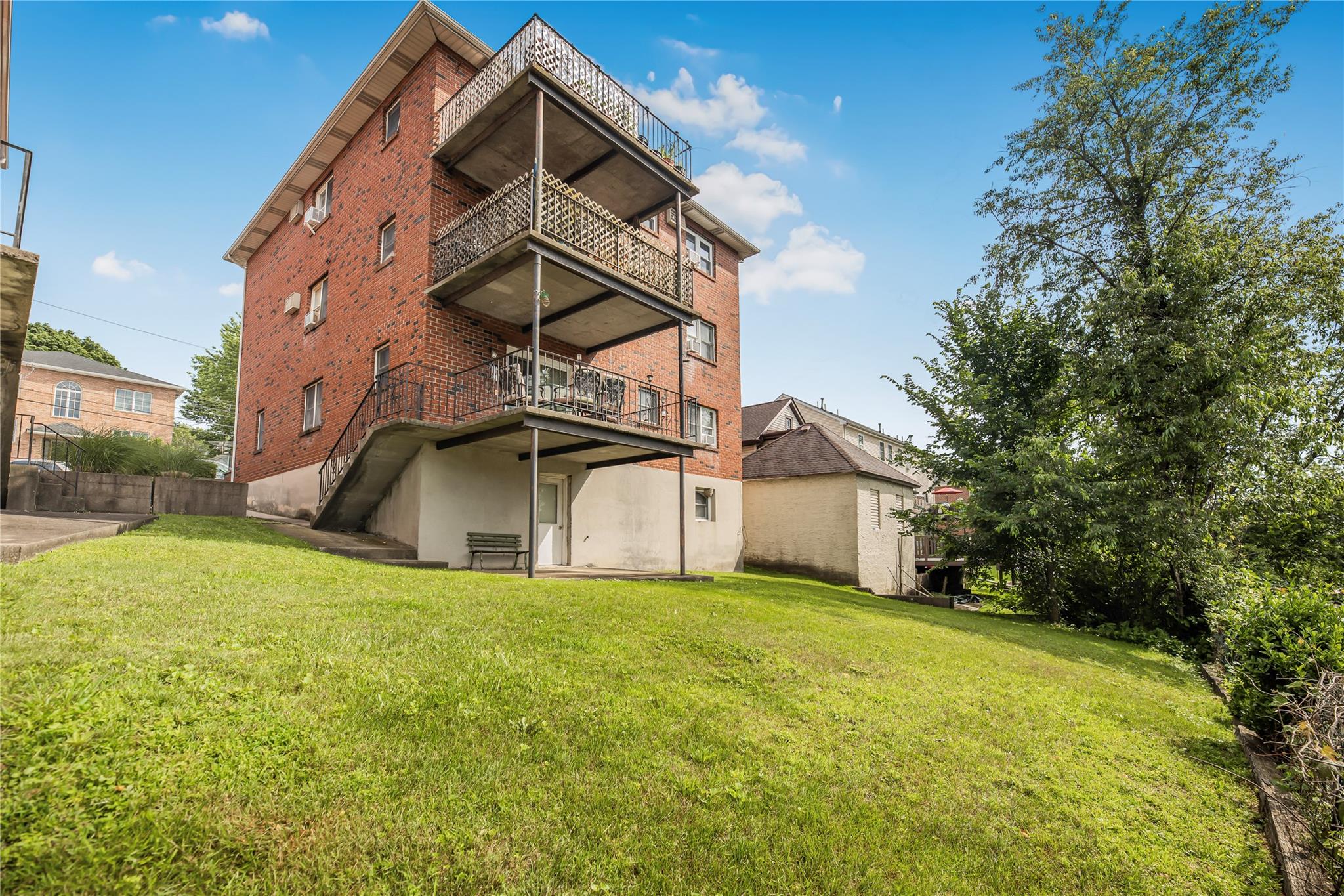 39 Dunston Avenue, Yonkers, NY 10701