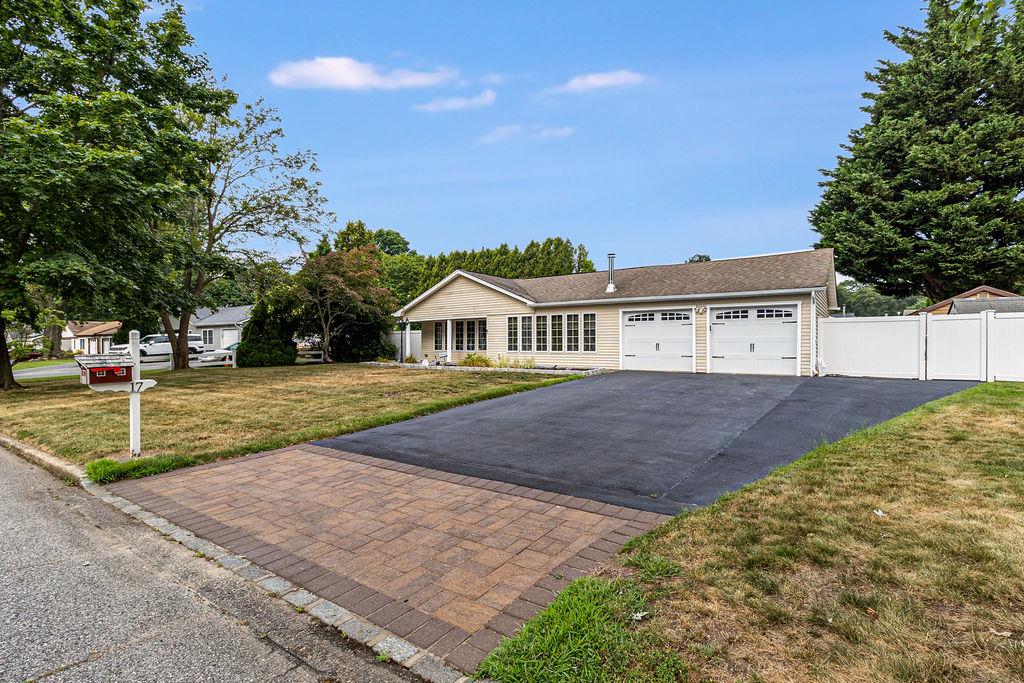 17 Lillian Street, Port Jefferson Station, NY 11776