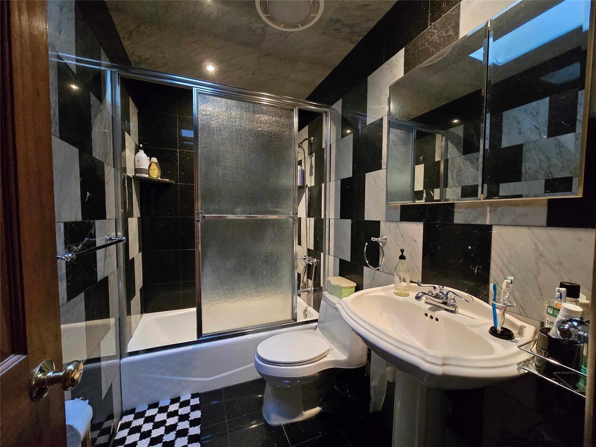 204-19 46TH RD, Bayside, NY 11361