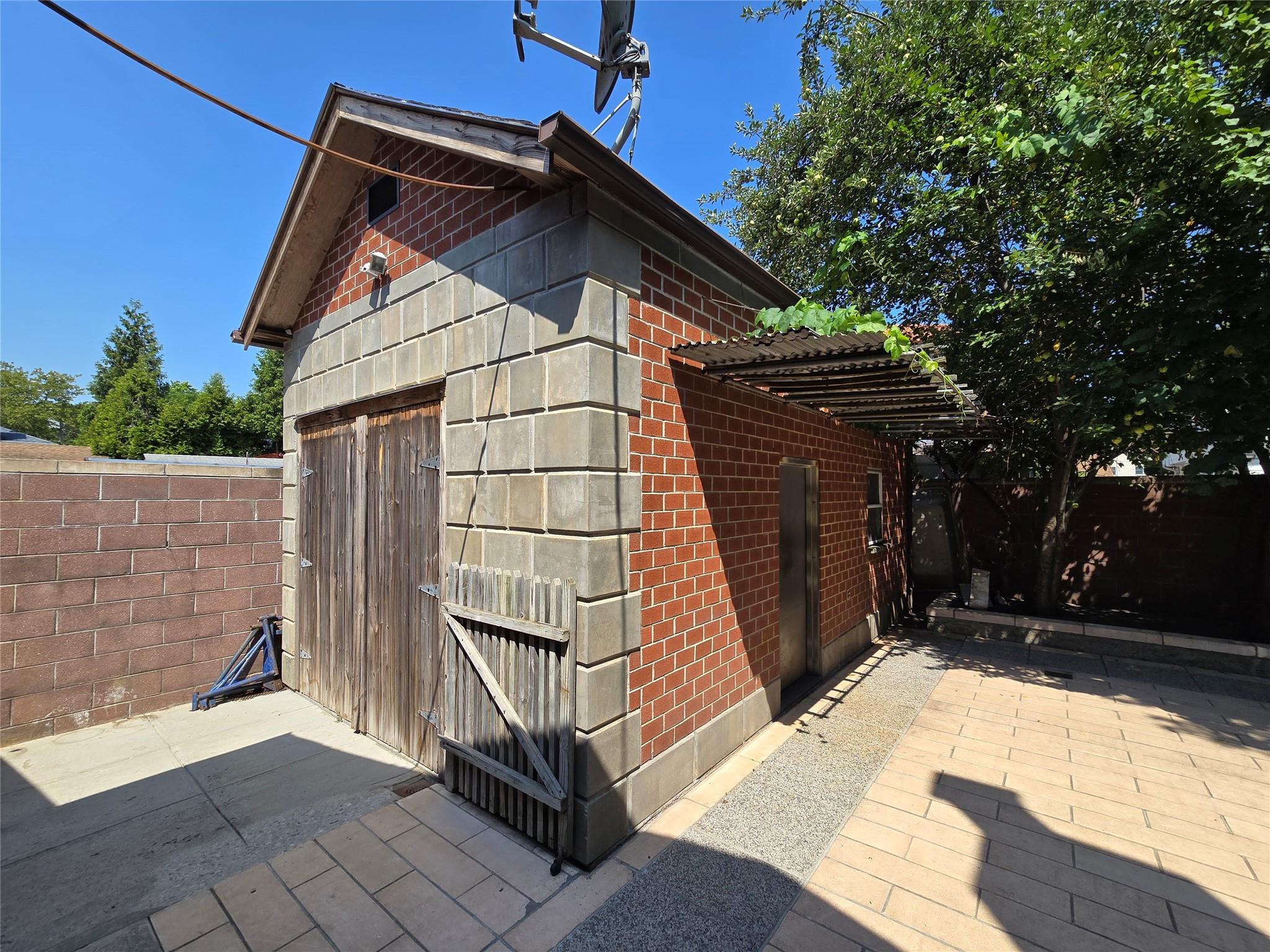 204-19 46TH RD, Bayside, NY 11361