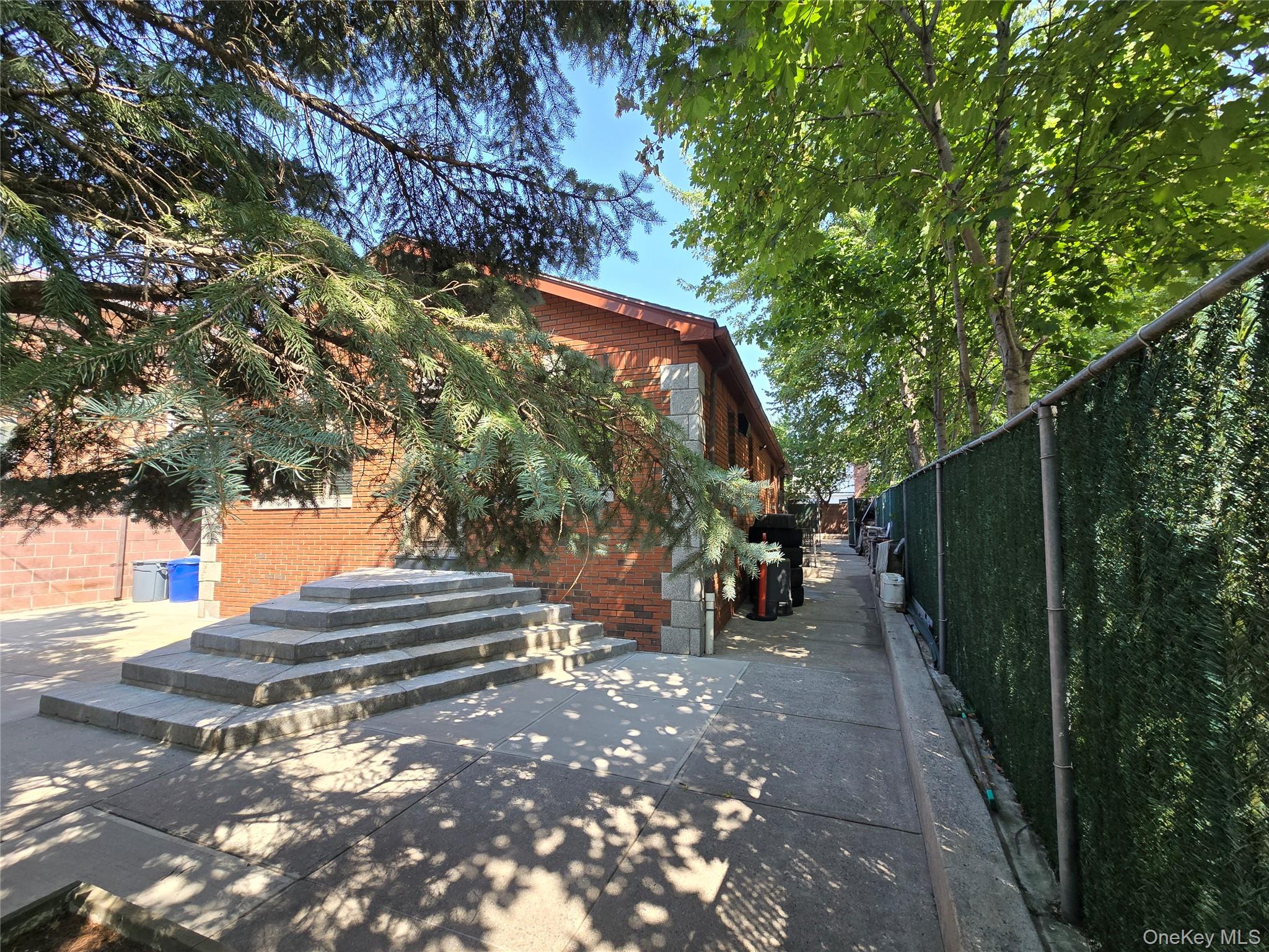 204-19 46TH RD, Bayside, NY 11361