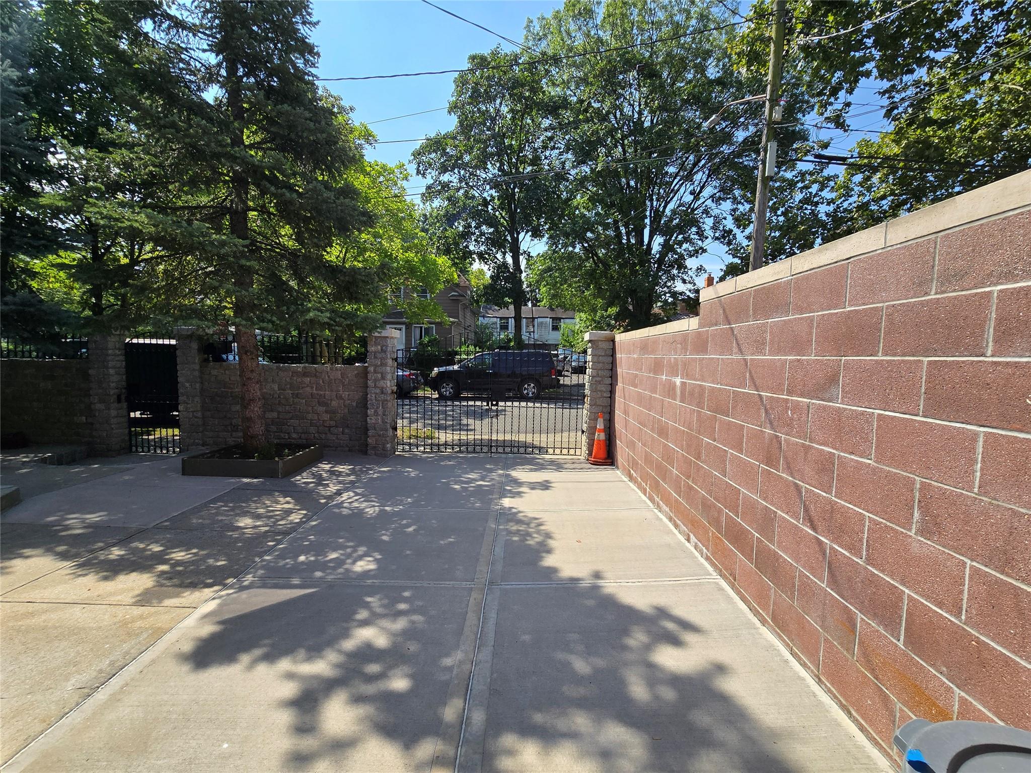 204-19 46TH RD, Bayside, NY 11361