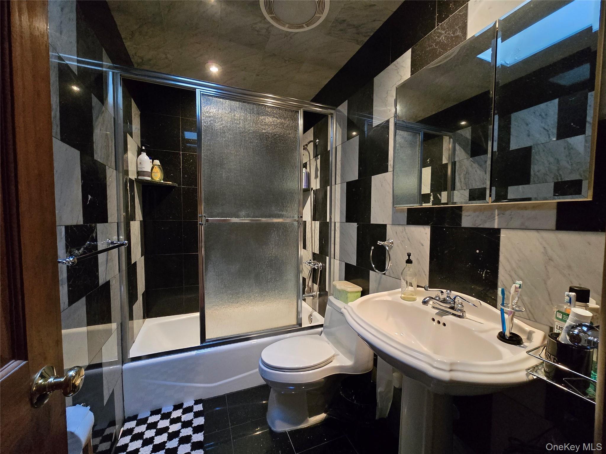 204-19 46TH RD, Bayside, NY 11361