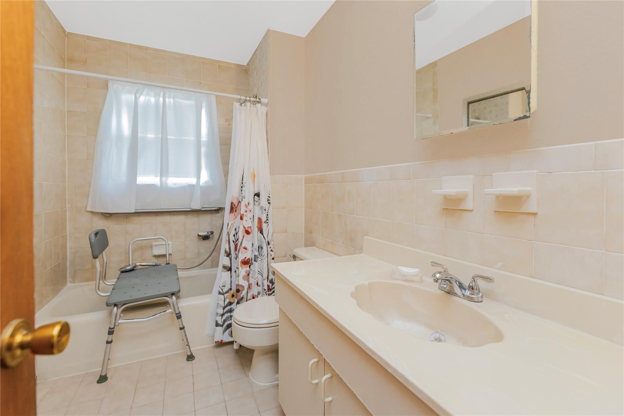 43 Dunston Avenue, Yonkers, NY 10701