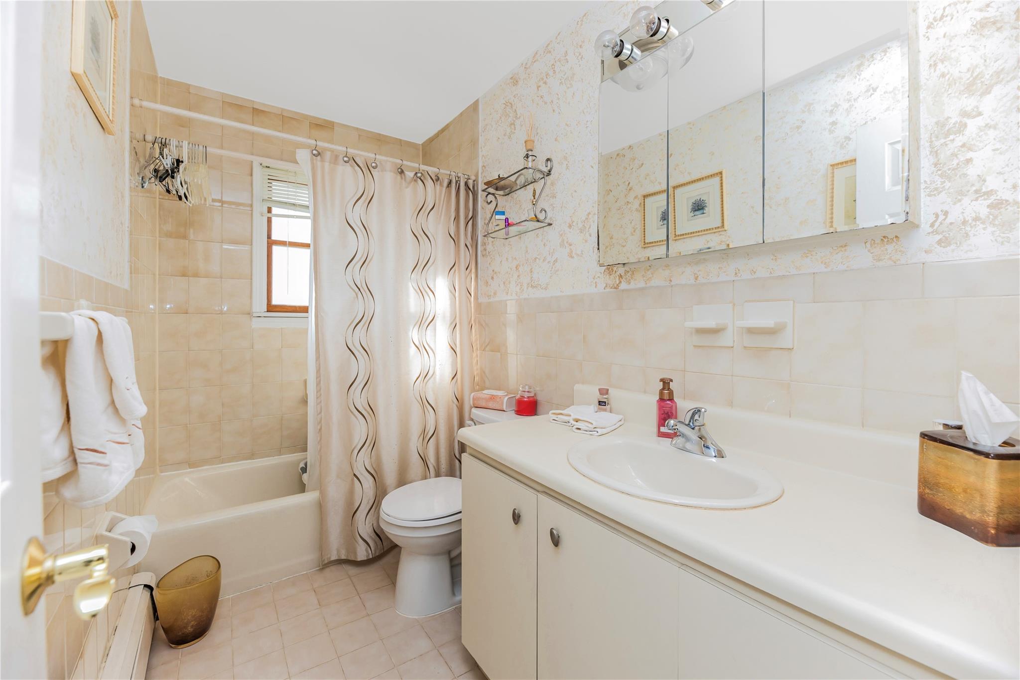 43 Dunston Avenue, Yonkers, NY 10701