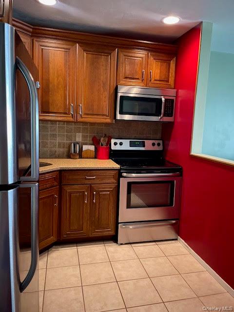 650 Newbridge Road # 33, East Meadow, NY 11554