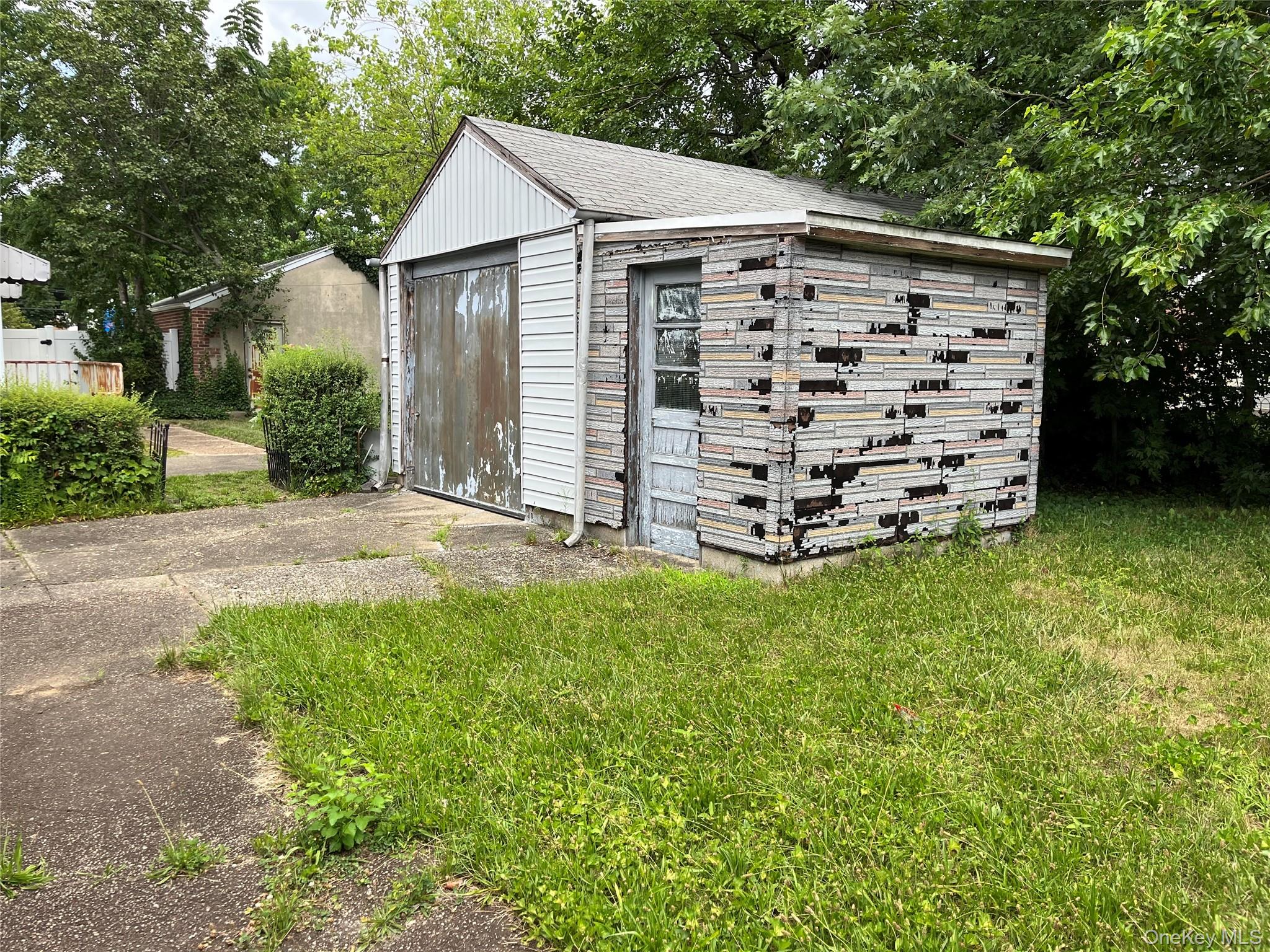 78-07 264 Street, Floral Park, NY 11004