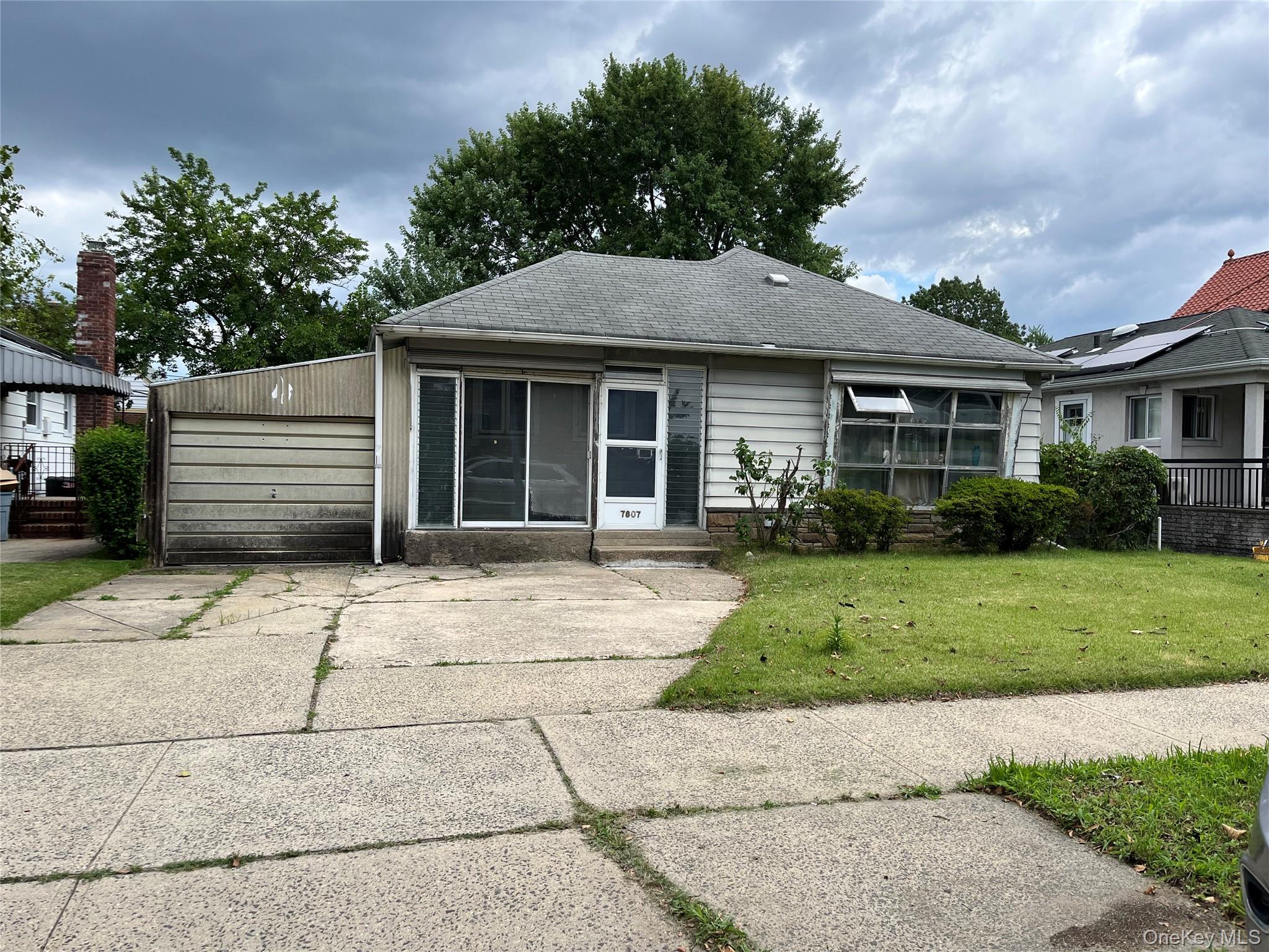 78-07 264 Street, Floral Park, NY 11004